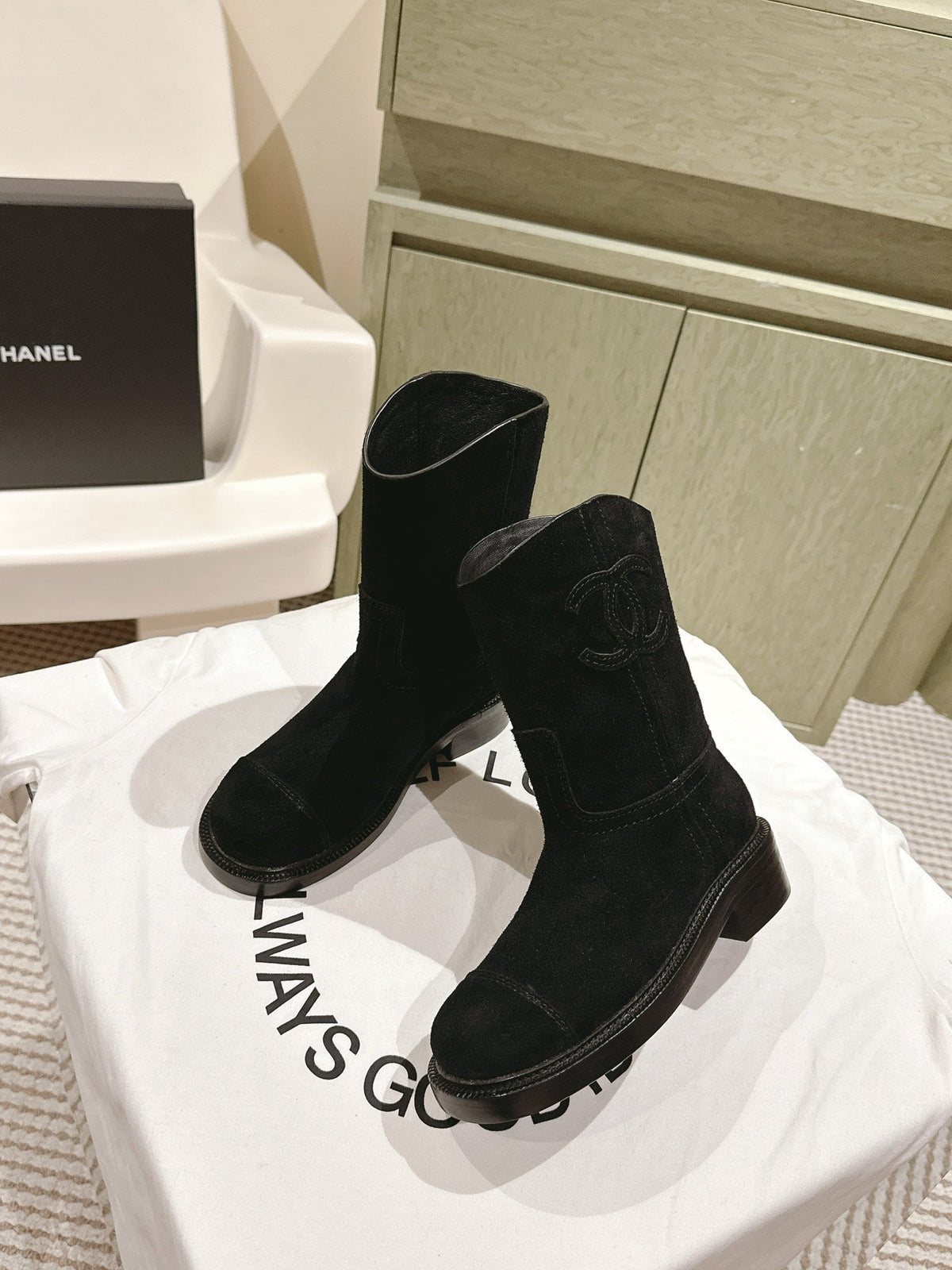 CC SHORT BOOTS BLACK SUEDE CALFSKIN
