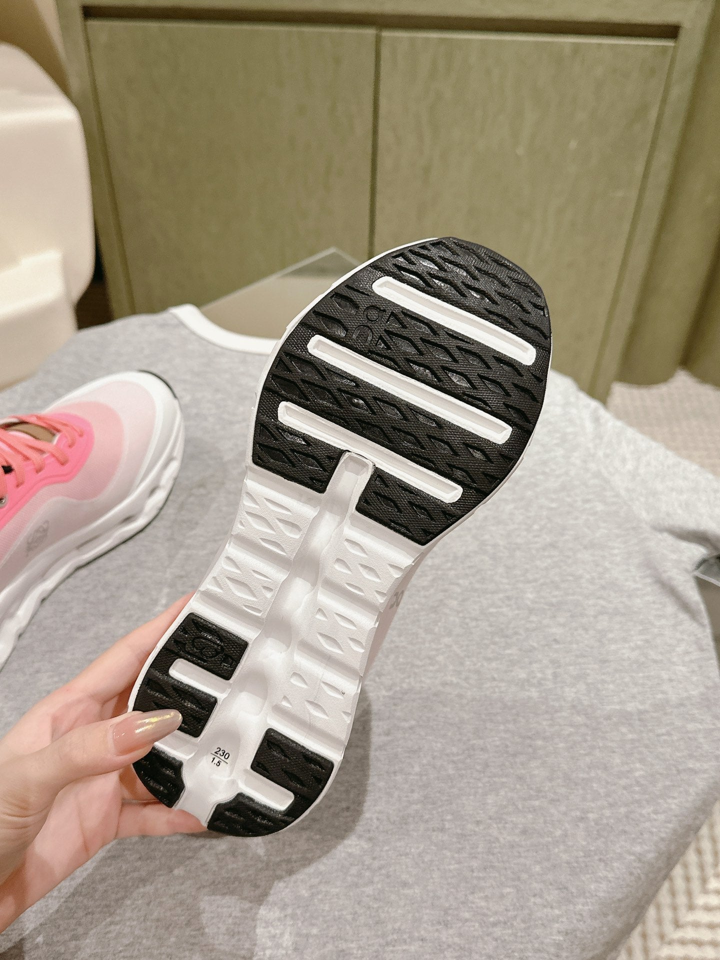 Loewe 2025  x Running Cloudtilt2.0 Sneaker White Pink Mesh Rubber 556020