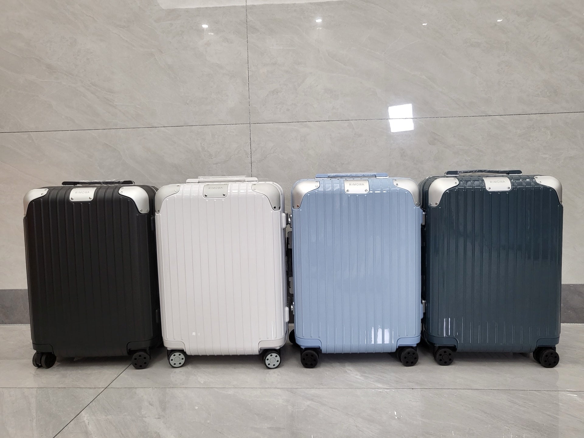 Rimowa 2025 Hybrid Suitcase Aluminum Polycarbonate 273794
