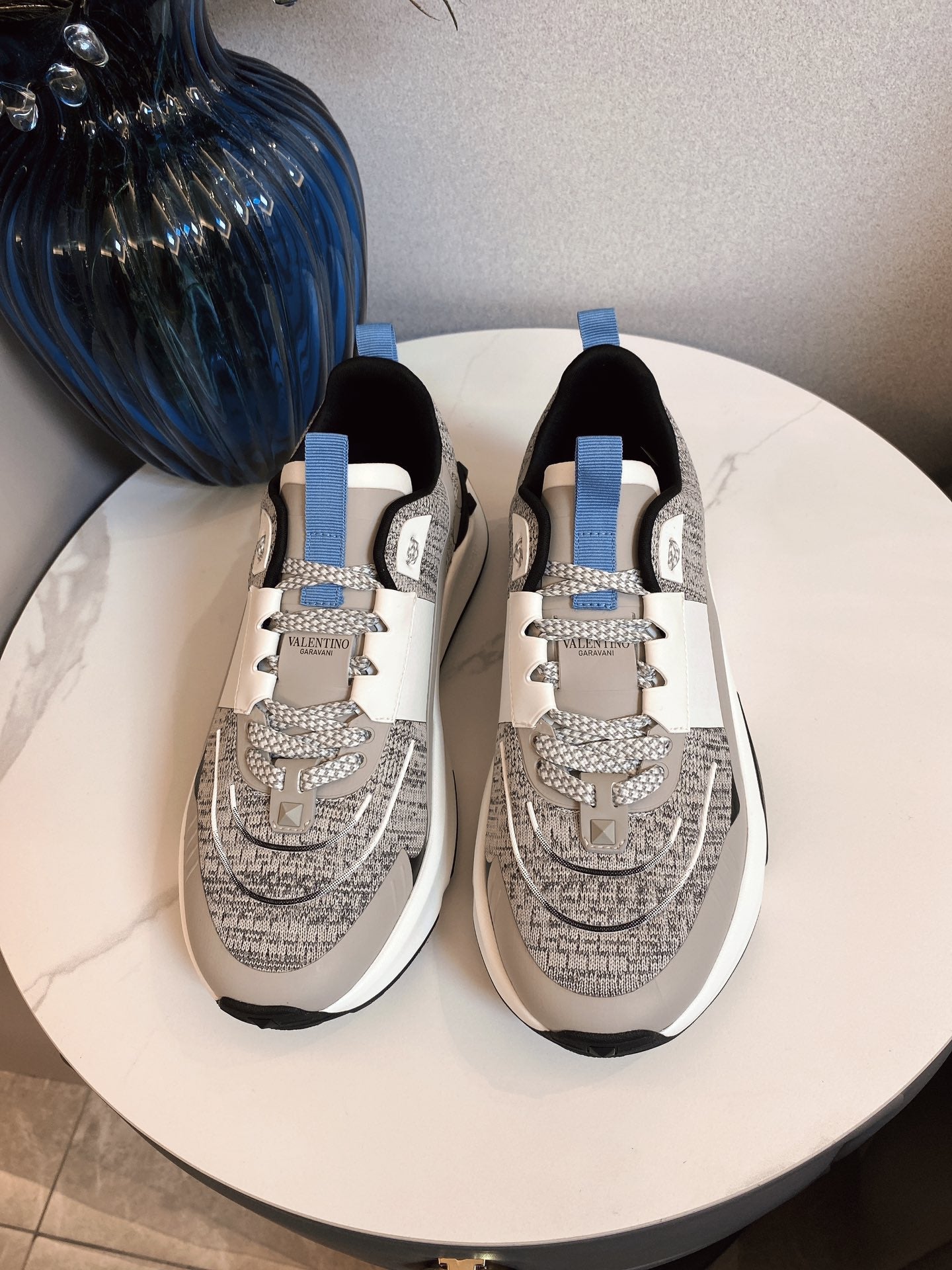 VT 25S Sneakers Gray White Calfskin 563471