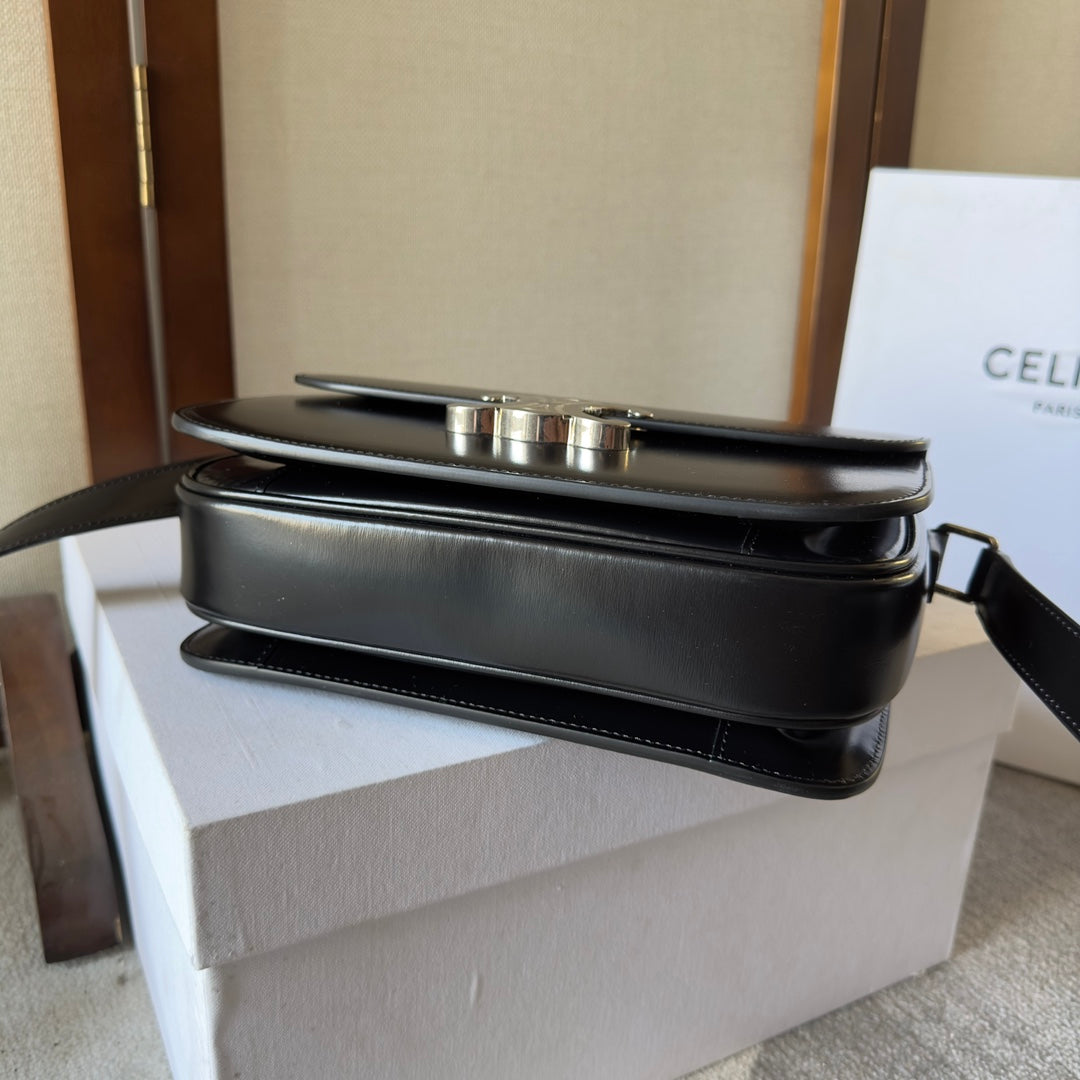 classique triomphe 22 black calfskin silver hardware