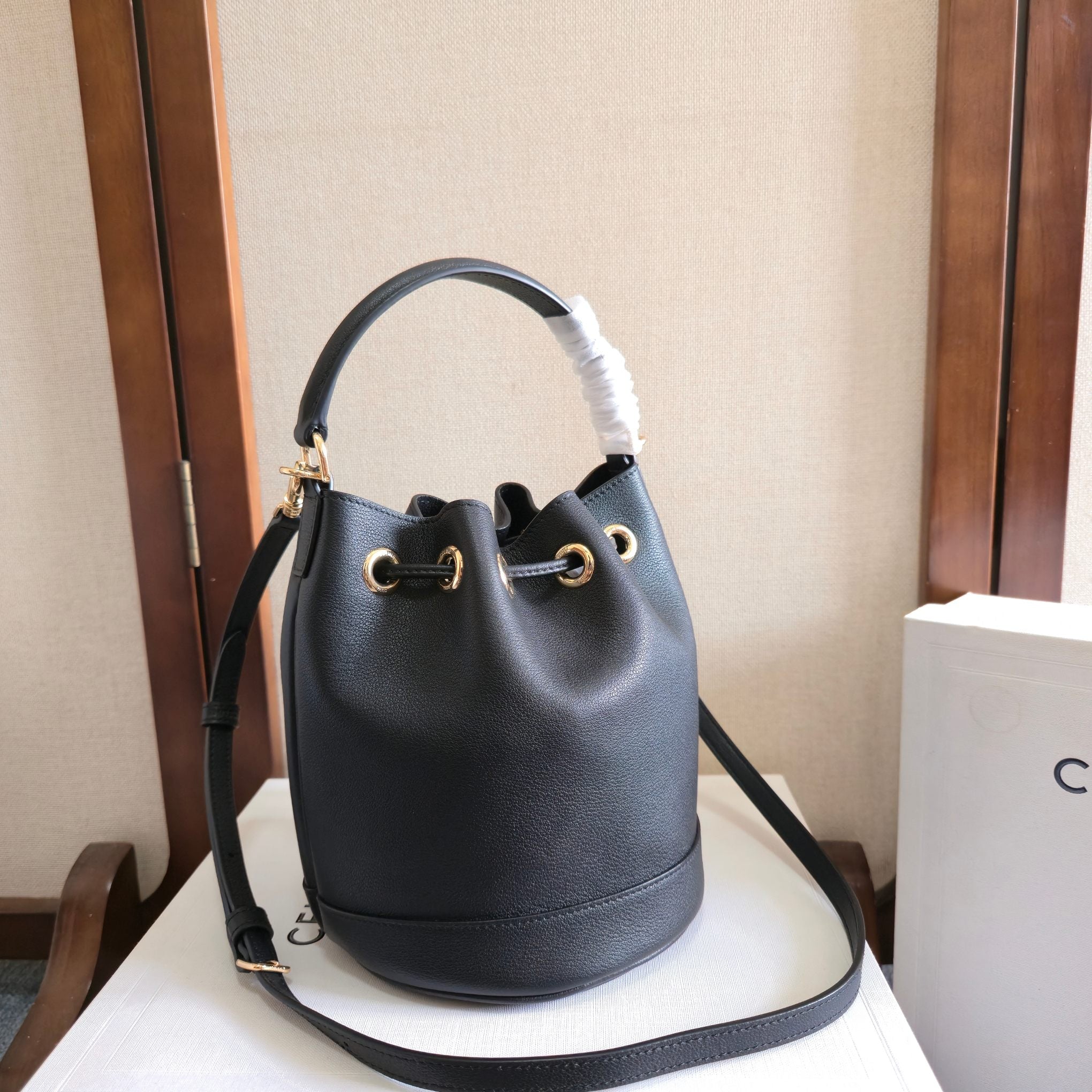 Celine 2025 Teen Clara Bucket Bag 19cm Black Calfskin 276317
