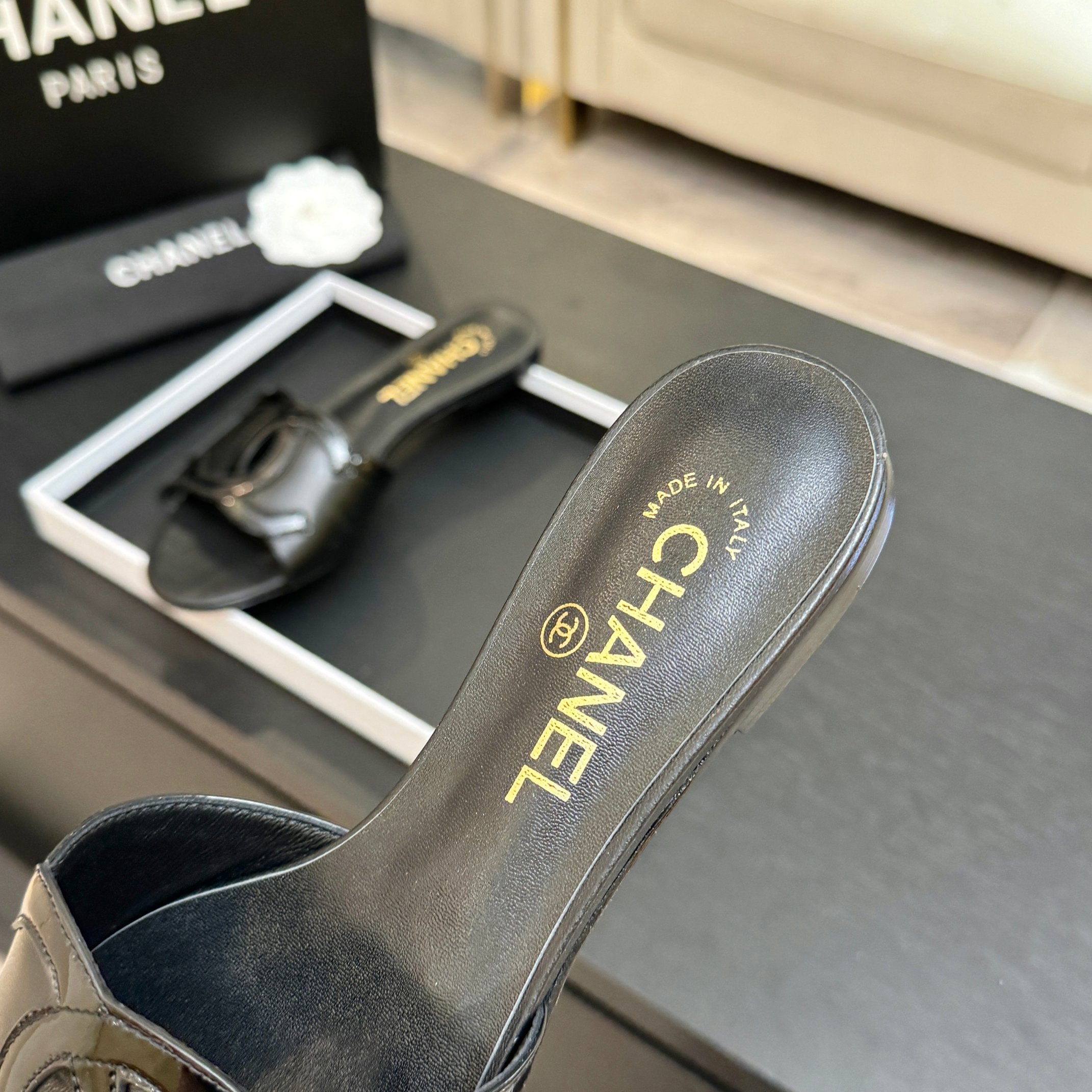 CC 2026 Flat Slippers Black Sheepskin Double C 700456