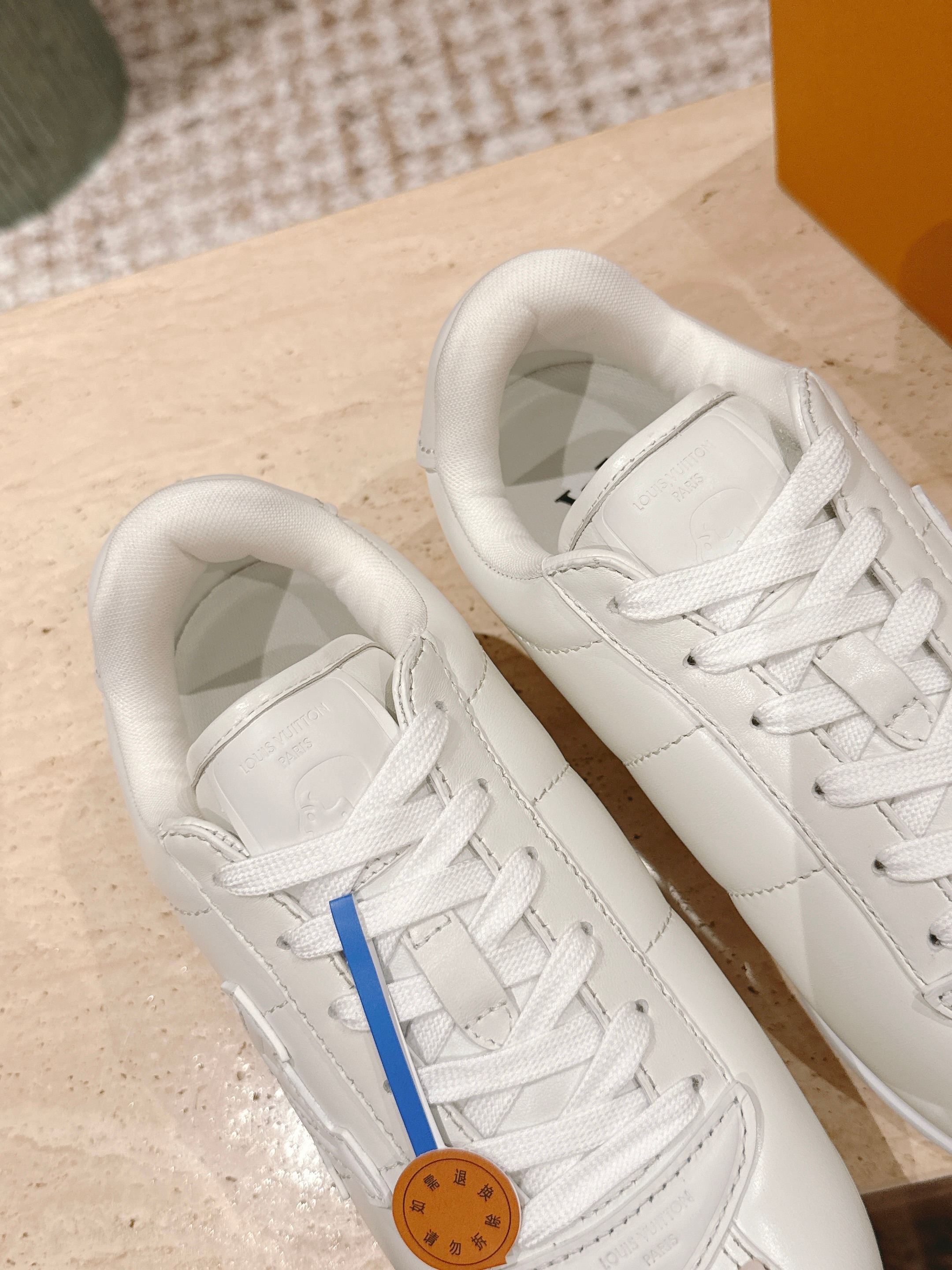 LV 25 Buttersoft Sneakers White Calfskin 576989