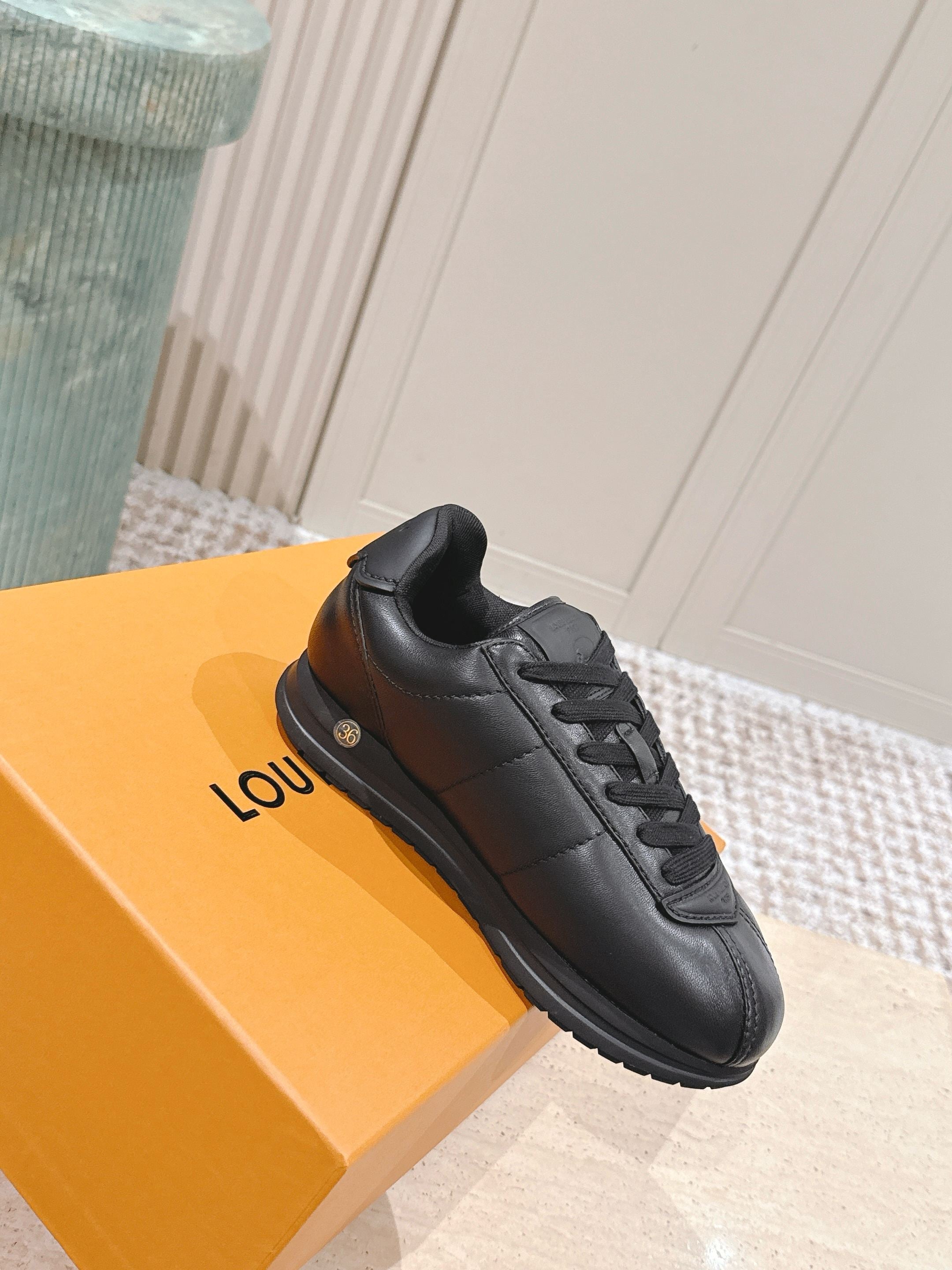 LV 25 Buttersoft Sneakers Black Calfskin 576992