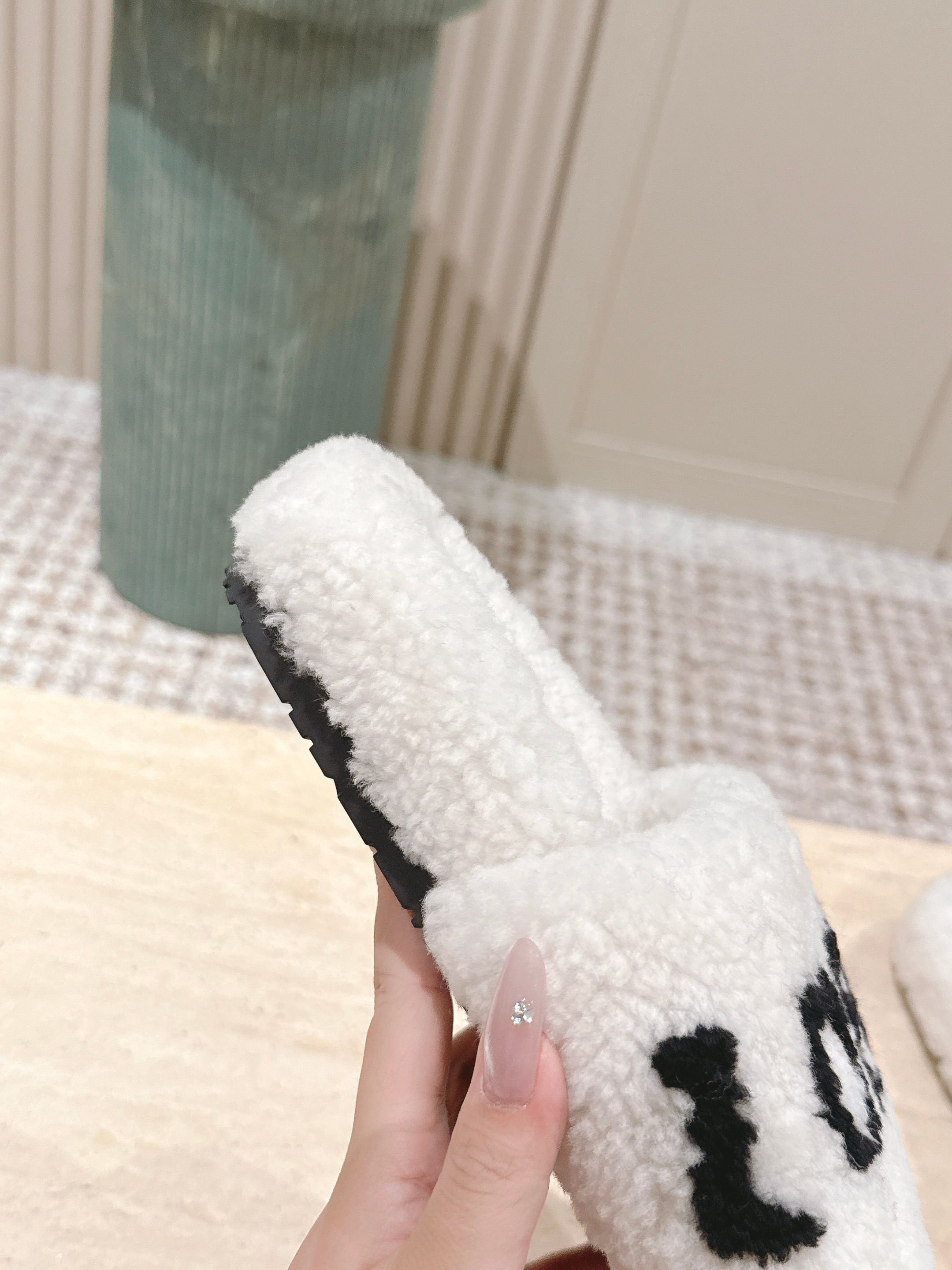 Loewe 2025 Fur Slipper White Black Wool 556014