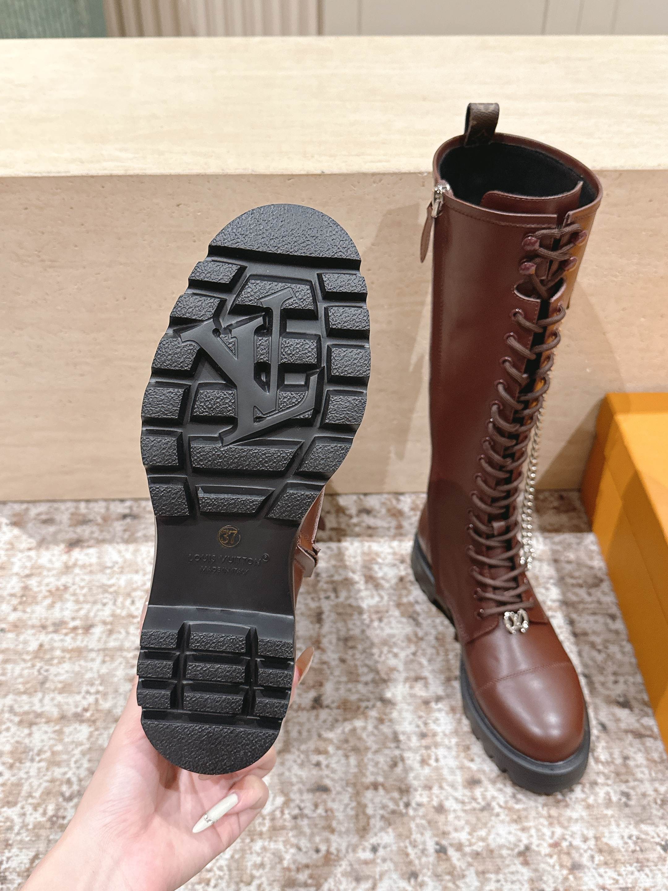 LV 25 Martin Boots Brown Cowhide 576914