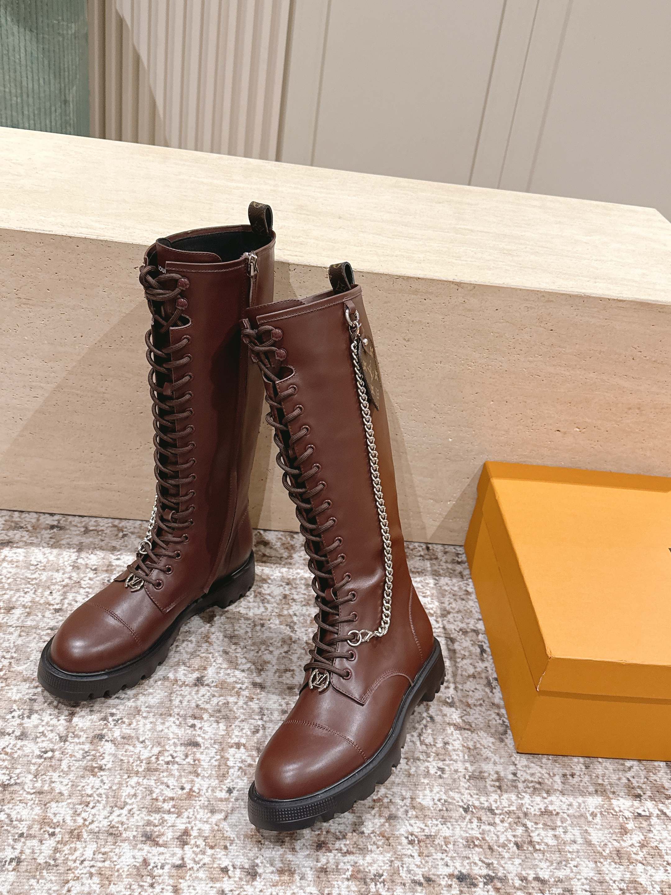 LV 25 Martin Boots Brown Cowhide 576914