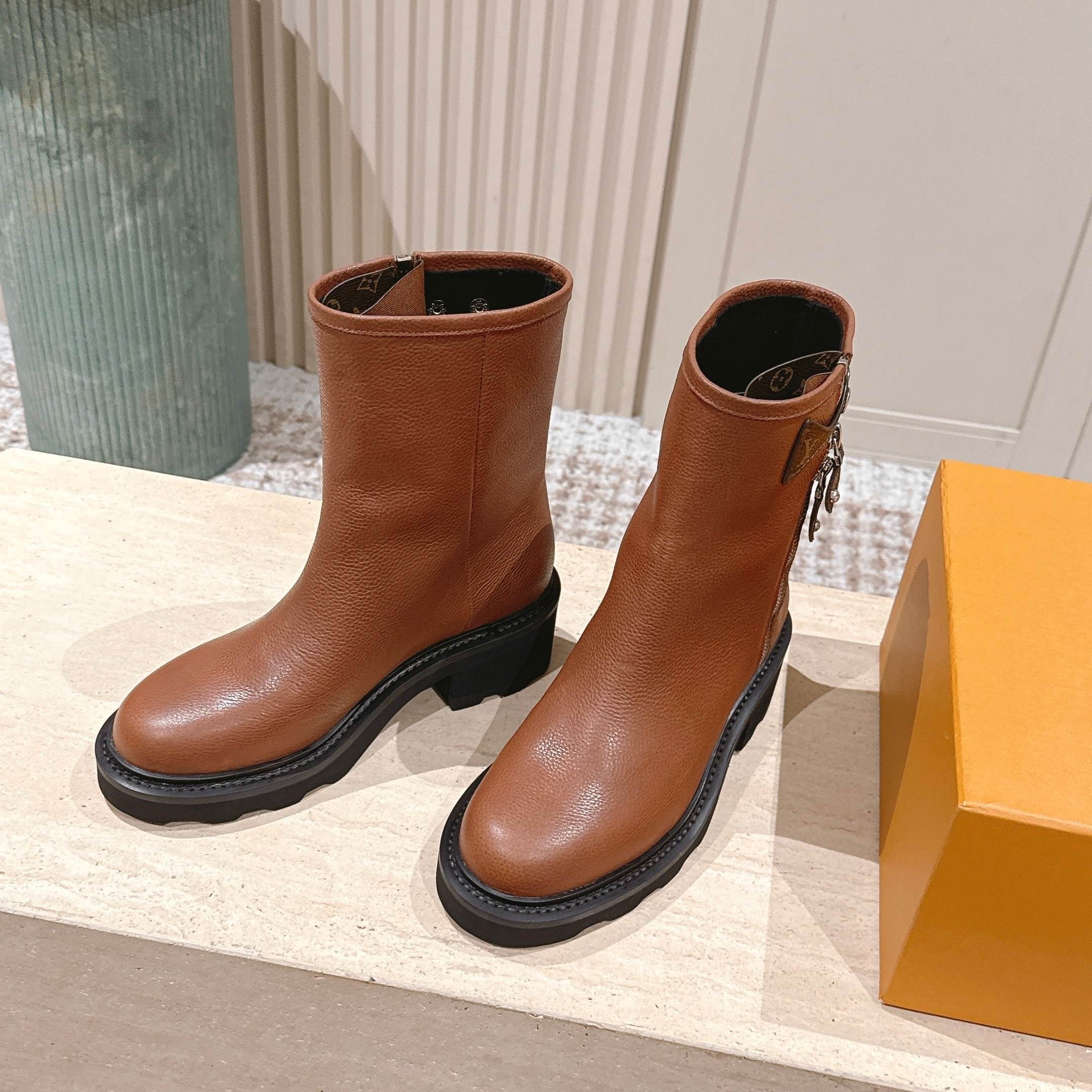 LV 25 Ankle Boots Tan Brown Cowhide 576917