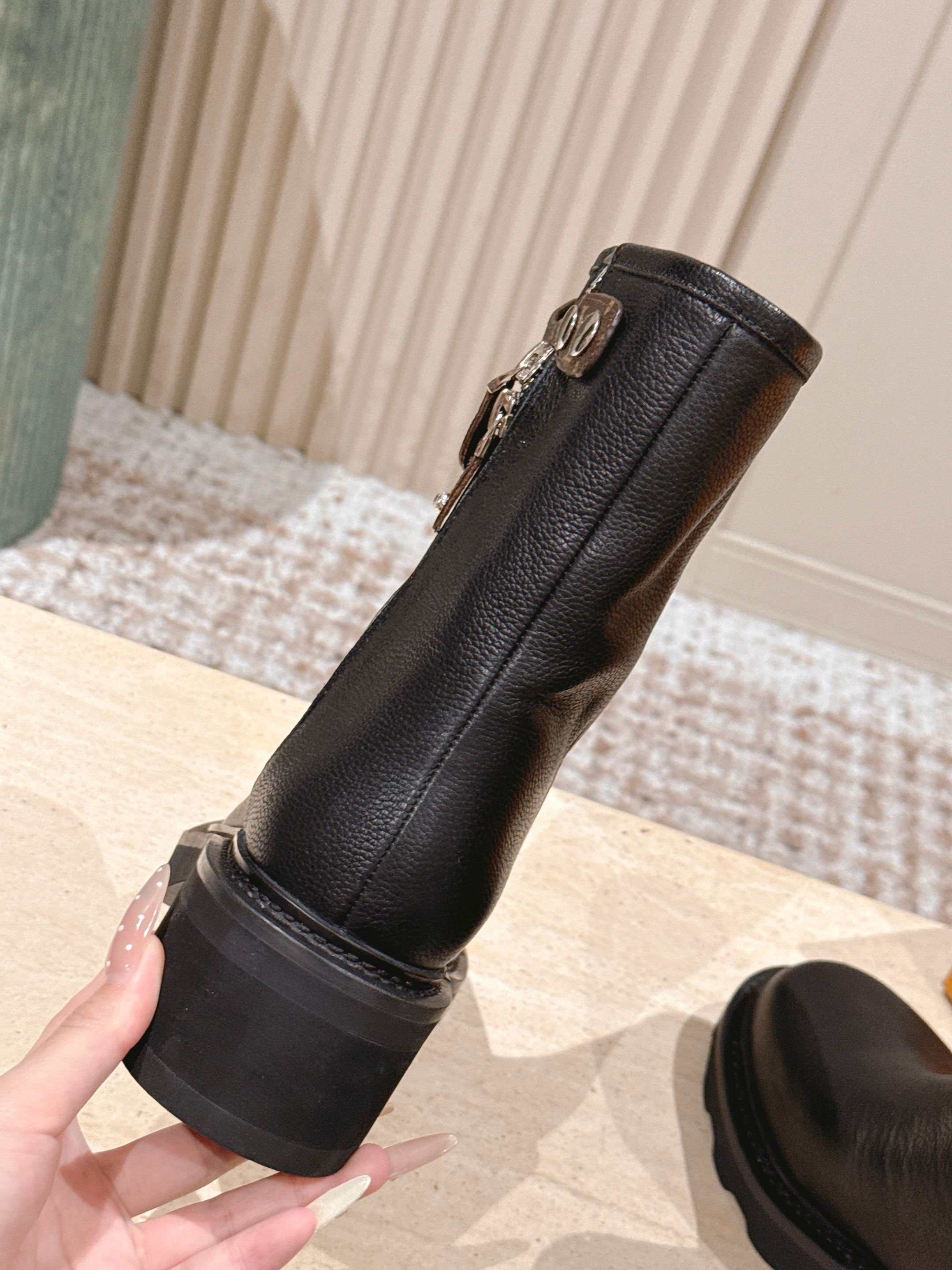 LV 25 Ankle Boots Black Cowhide 576918