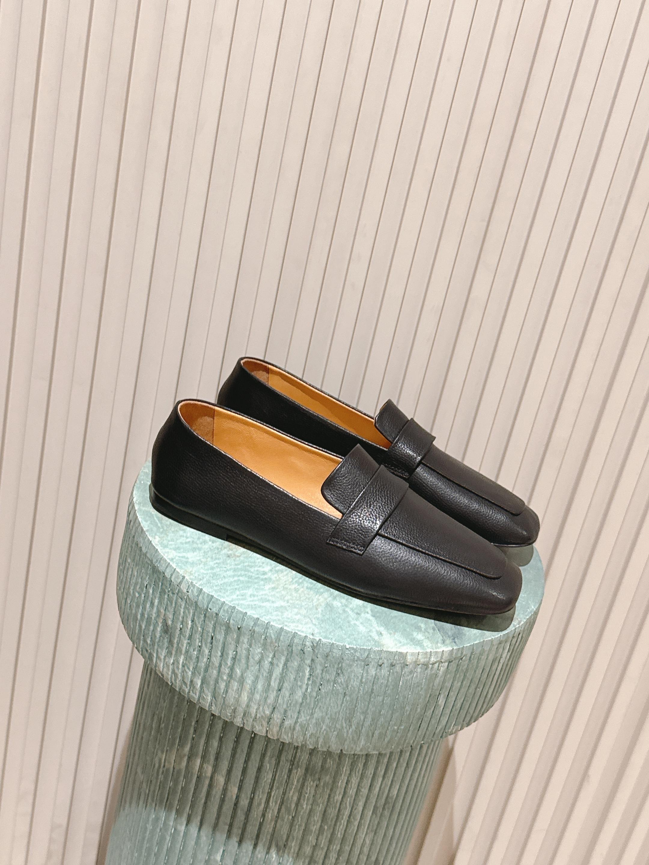 The Row 2025 Square Toe Loafer Black Sheepskin 556138