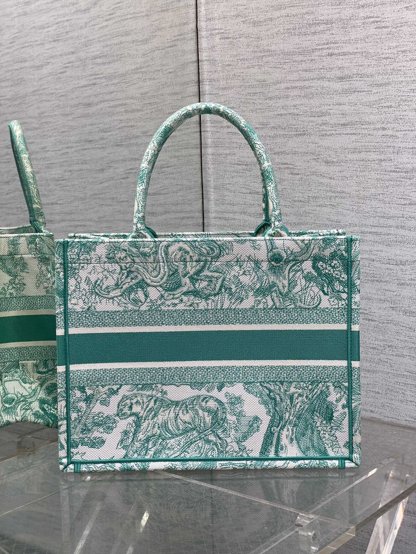 medium dioriviera book tote 36 aquamarina tiger embroidery canvas
