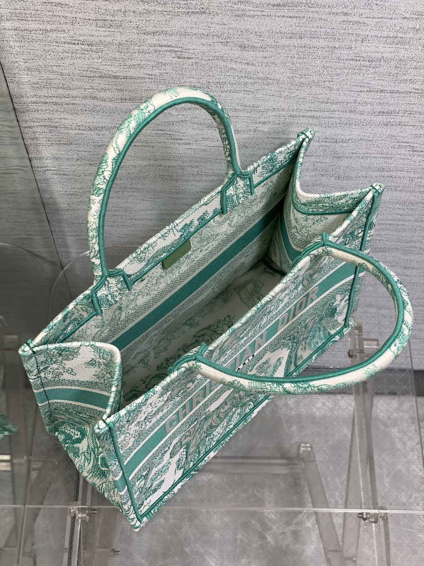 medium dioriviera book tote 36 aquamarina tiger embroidery canvas