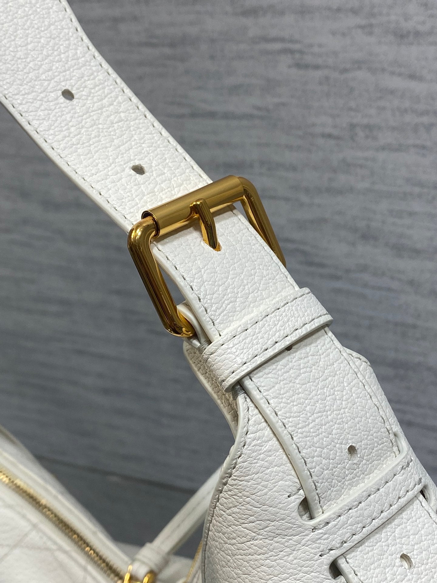 Dior 2025 Voyage Bag 28cm White Grained Calfskin 267763