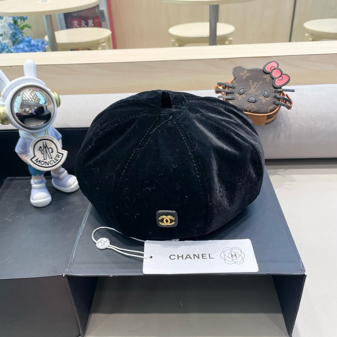 BERET HAT IN BLACK VELVET 413324