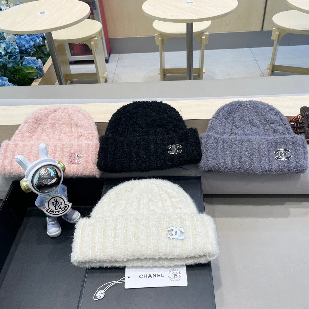 BEANIE HAT IN LIGHT PINK WOOL 413329