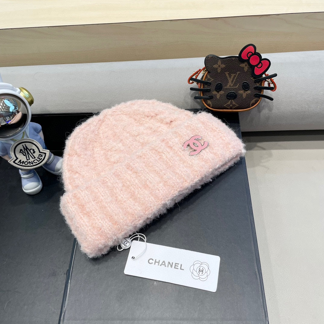 BEANIE HAT IN LIGHT PINK WOOL 413329