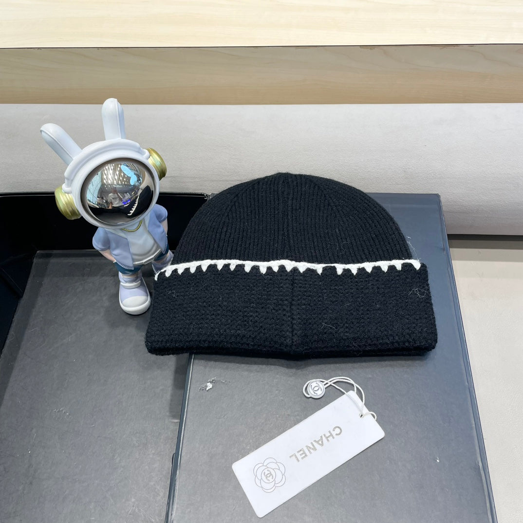 BEANIE HAT IN BLACK WOOL 419778