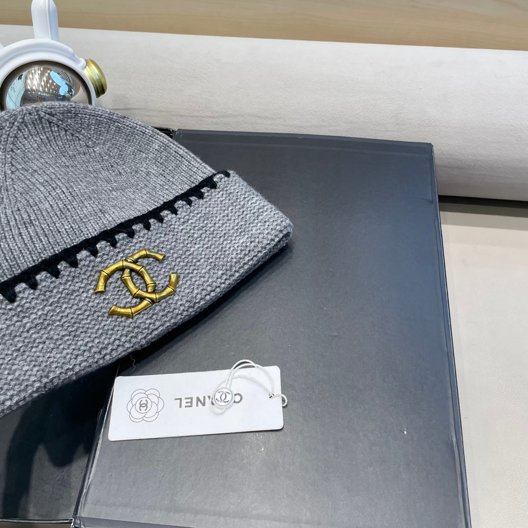 KNIT HAT IN SHADOW GRAY WOOL 424301