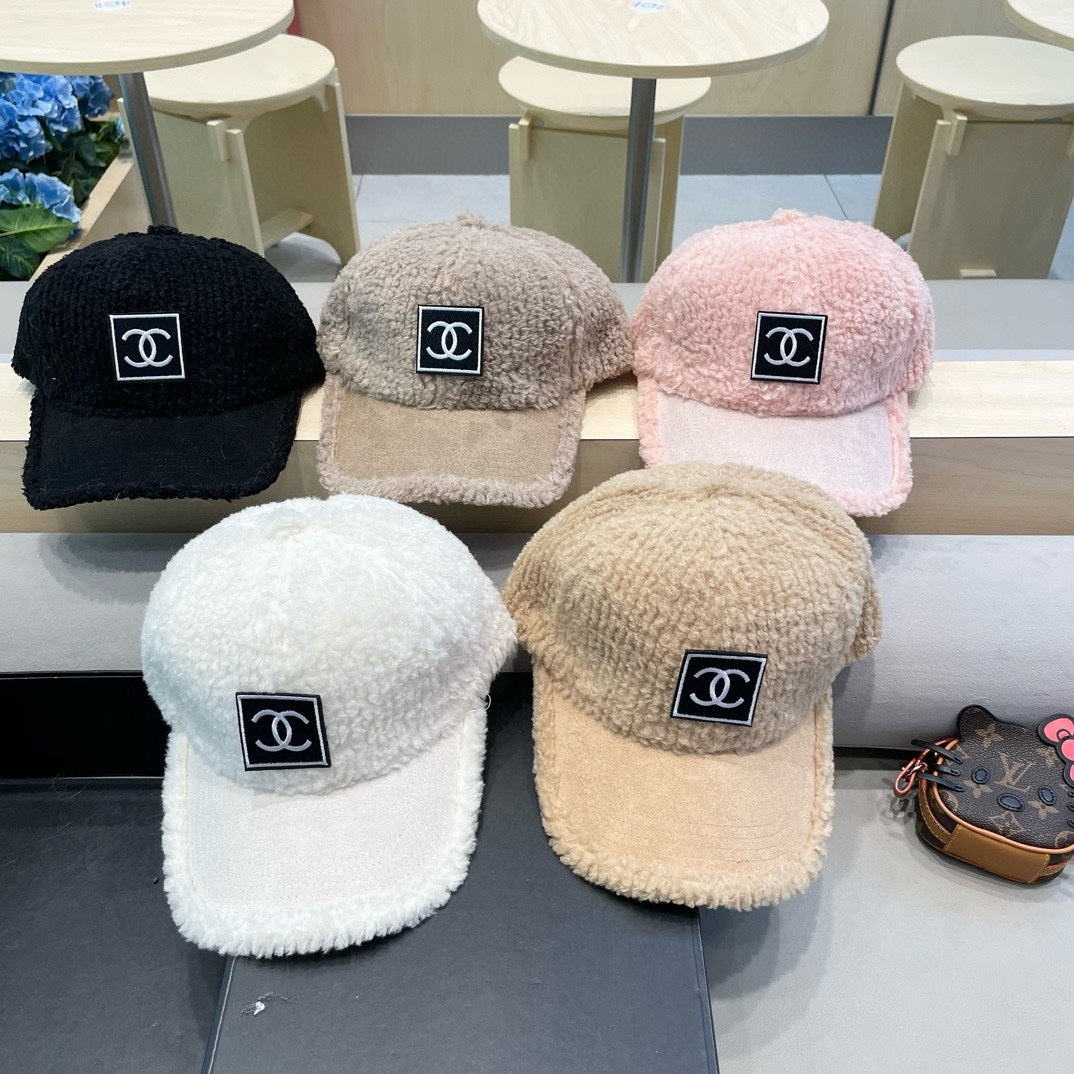 BASEBALL CAP IN CAMEL BEIGE SHEARLING 422432