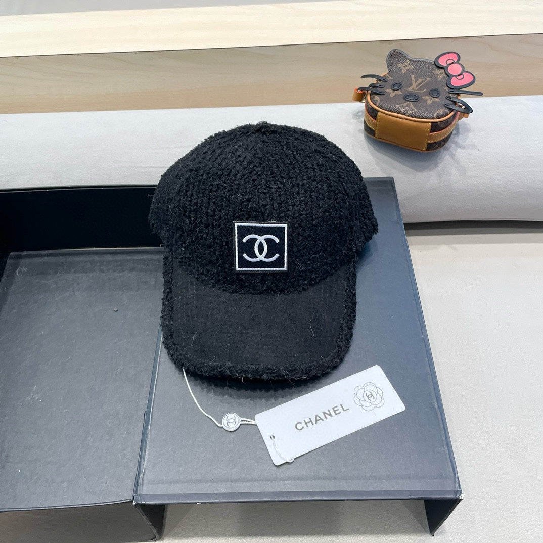 BASEBALL CAP IN BLACK SHEARLING 422433