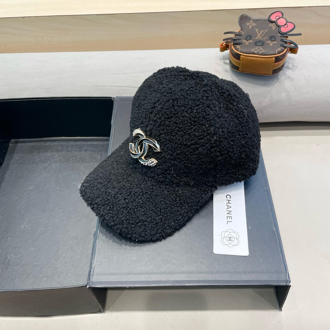 BASEBALL HAT IN BLACK LAMB FUR 424253