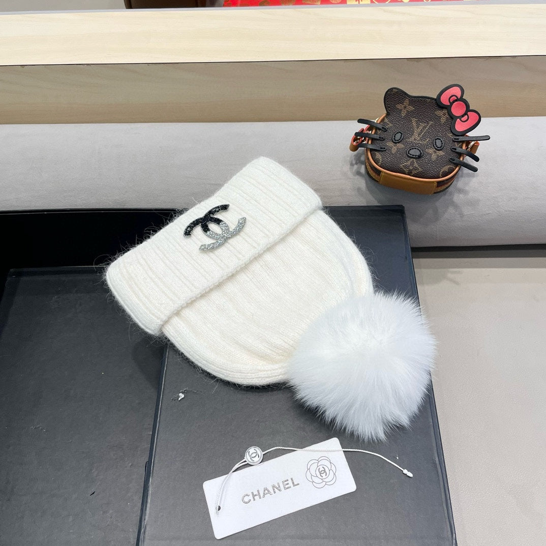 BEANIE HAT IN WHITE WOOL 426233