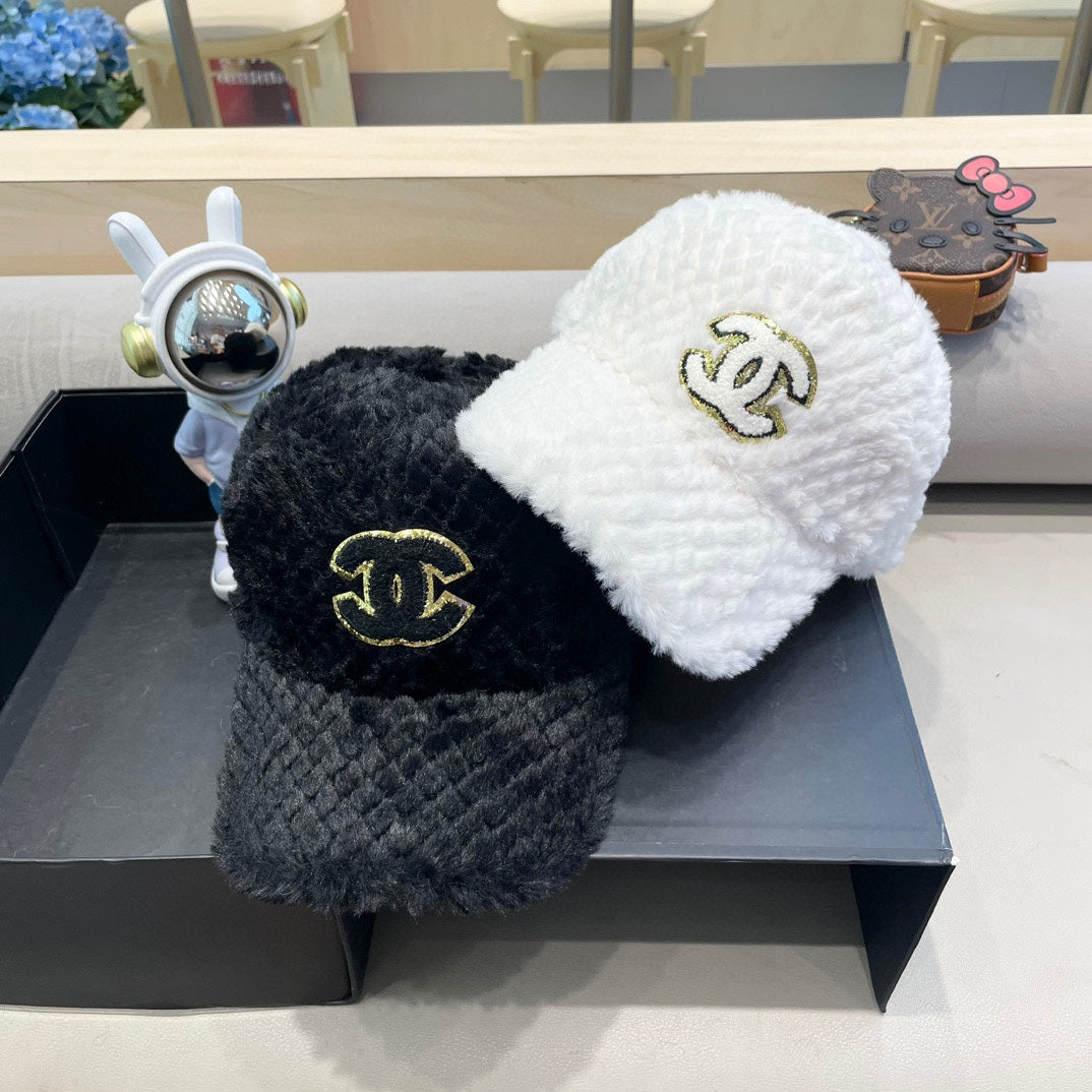 BASEBALL CAP IN WHITE FLEECE 431372