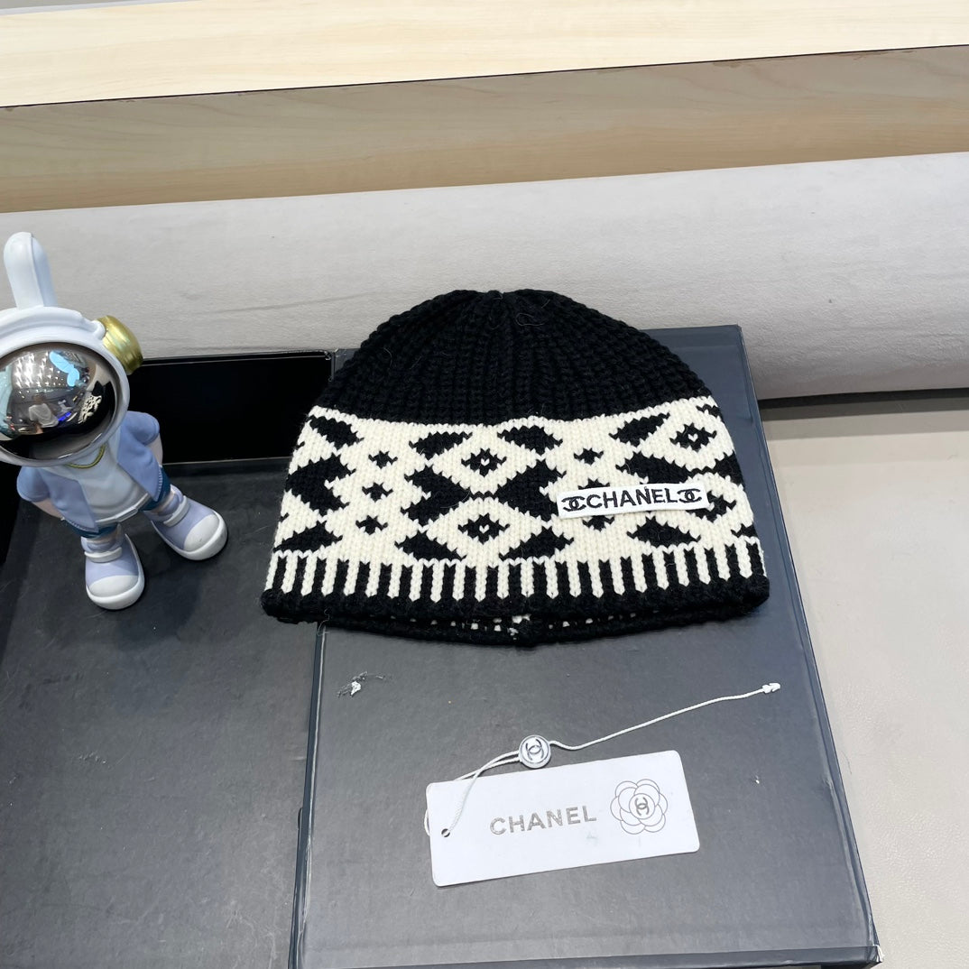 BEANIE HAT IN BLACK MIX WHITE WOOL 431698