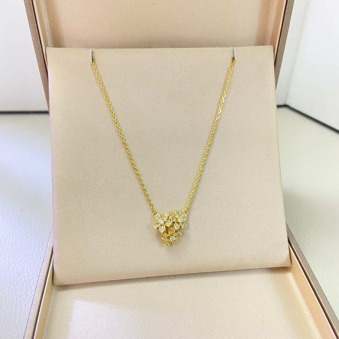 VCA Flower 3 Motifs Necklace Diamond