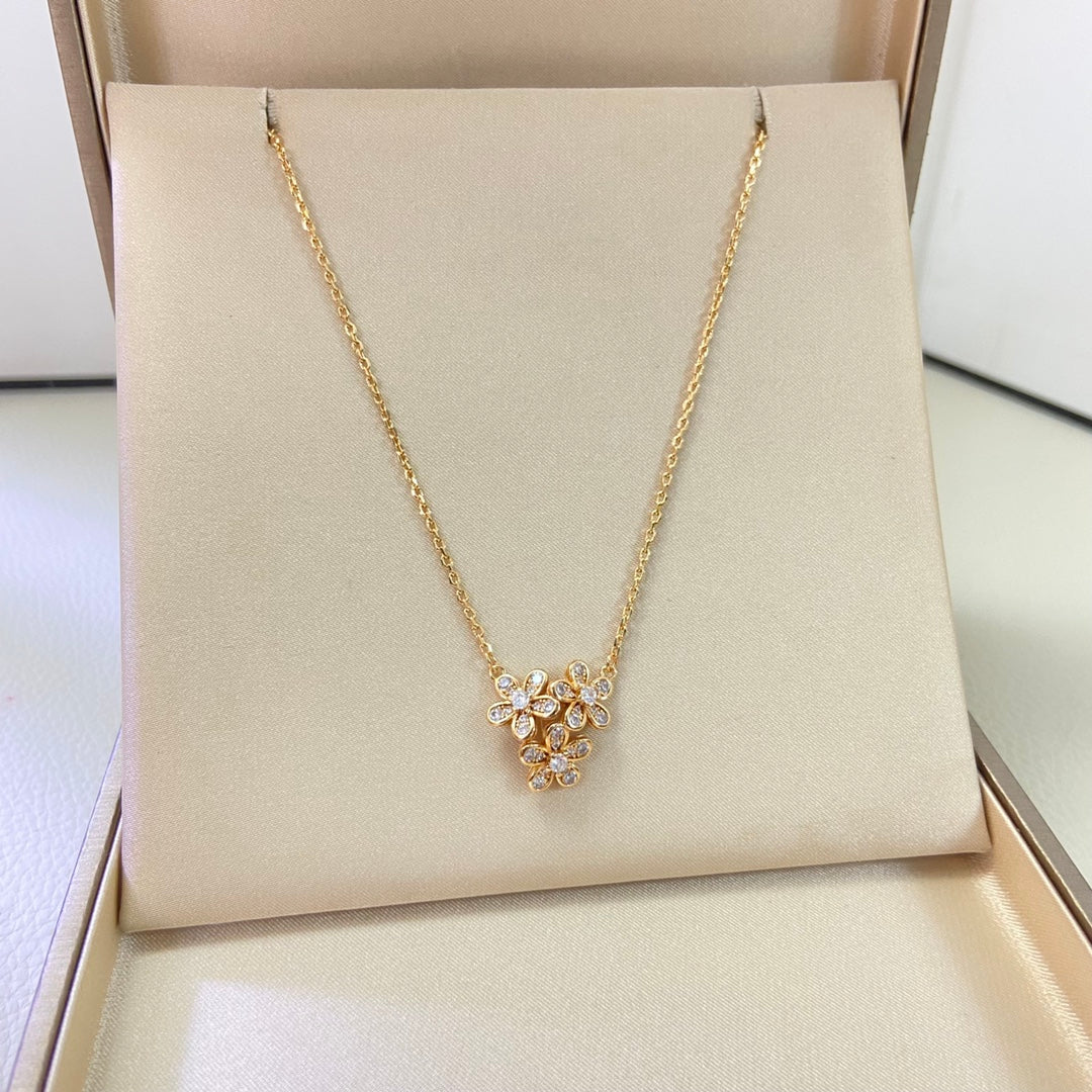 VCA Flower 3 Motifs Necklace Diamond