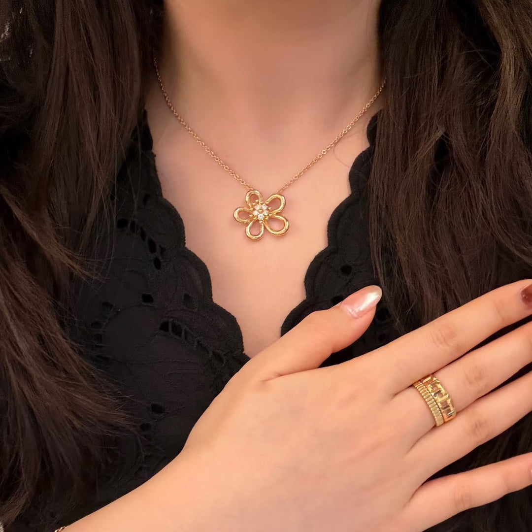 VCA Flower Necklace Pendant 5 Diamond