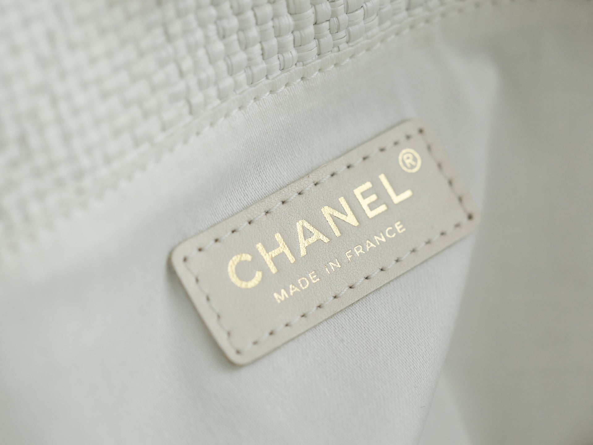 Chanel 2026 Maxi Hobo Bag 28cm White Straw Leather 351096