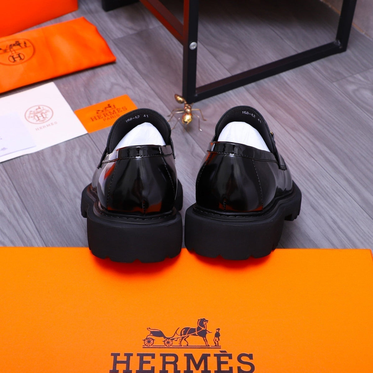 HM GOLD BUCKLE LOAFER GLOSSY BLACK CALFSKIN