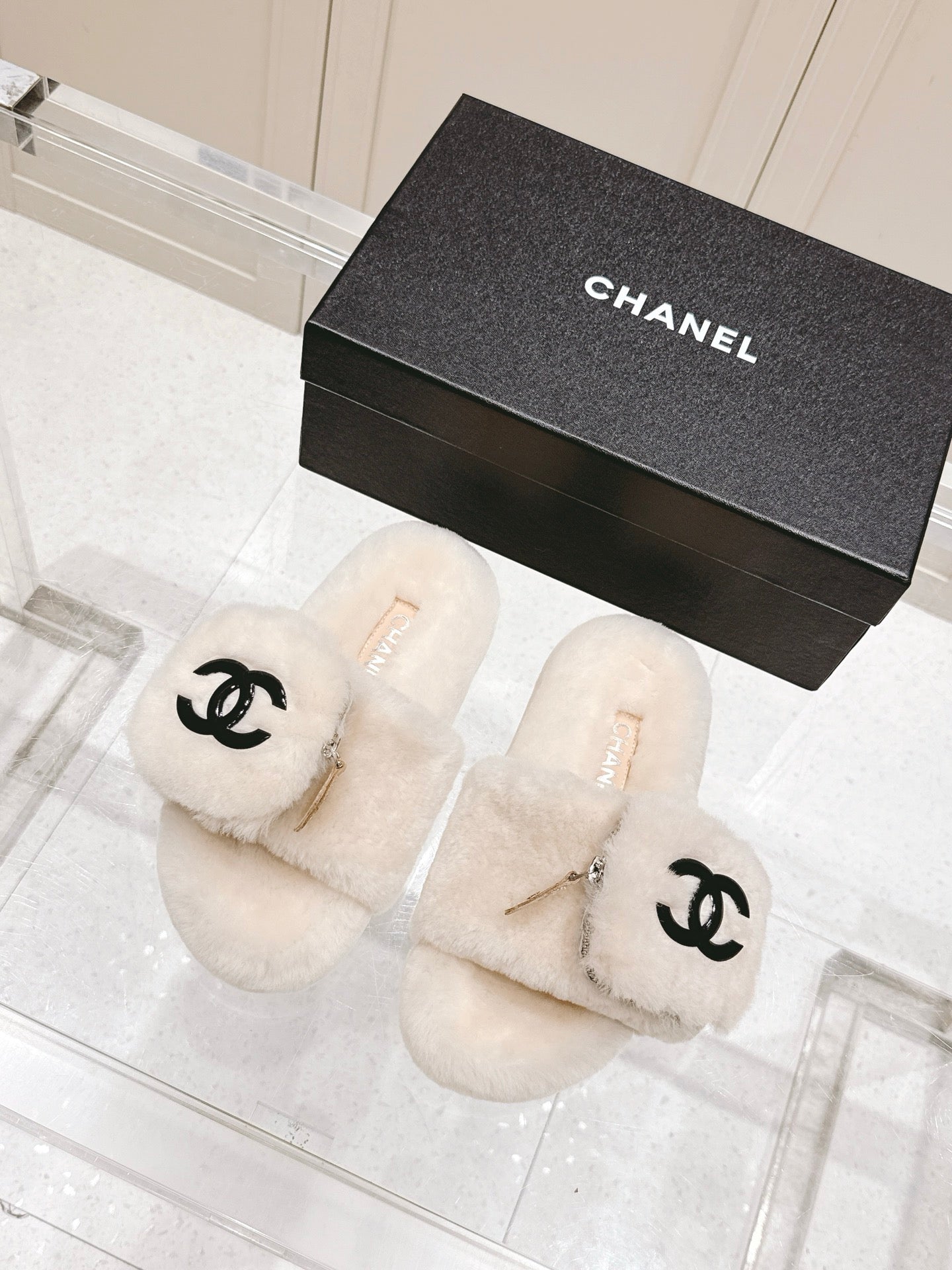 Chanel 25A Early Autumn Slippers Cream Wool 393077