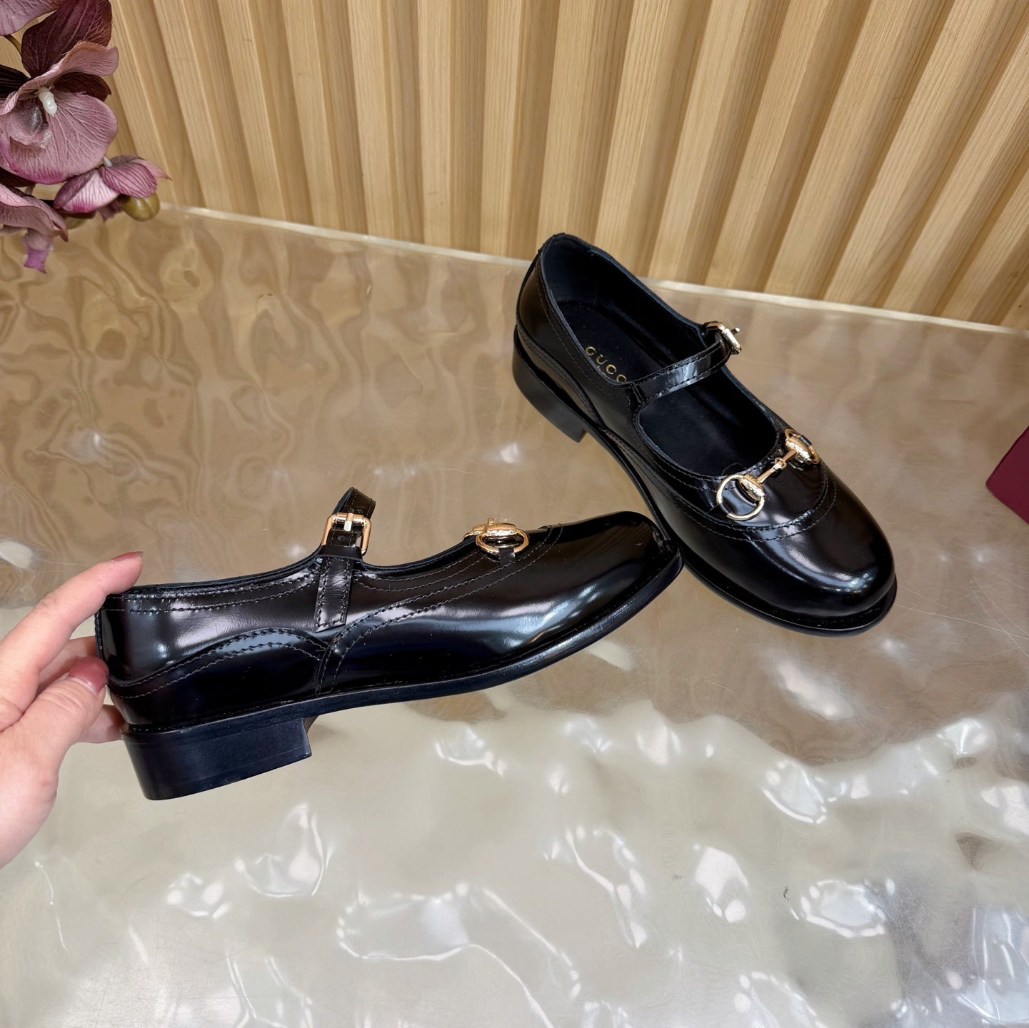 GG 26 Slip-on Black Sheepskin 589461