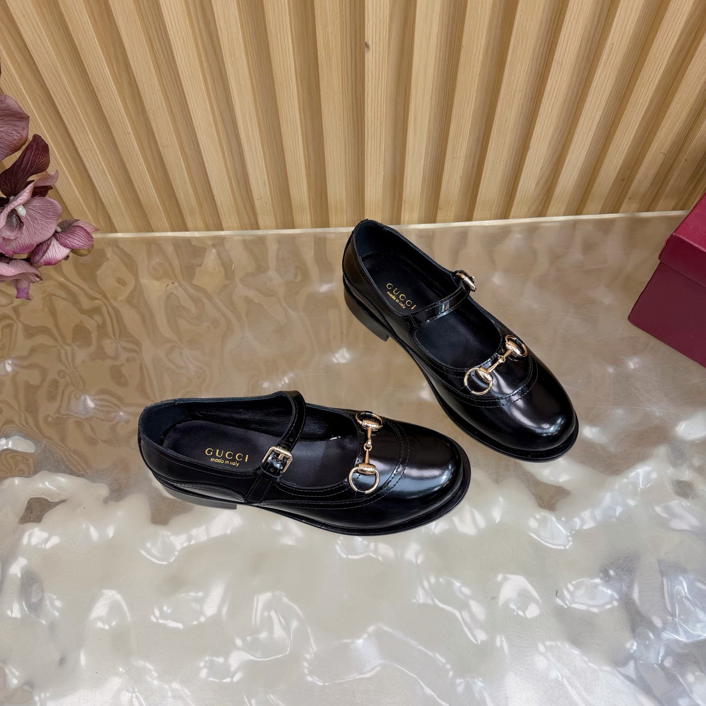 GG 26 Slip-on Black Sheepskin 589461