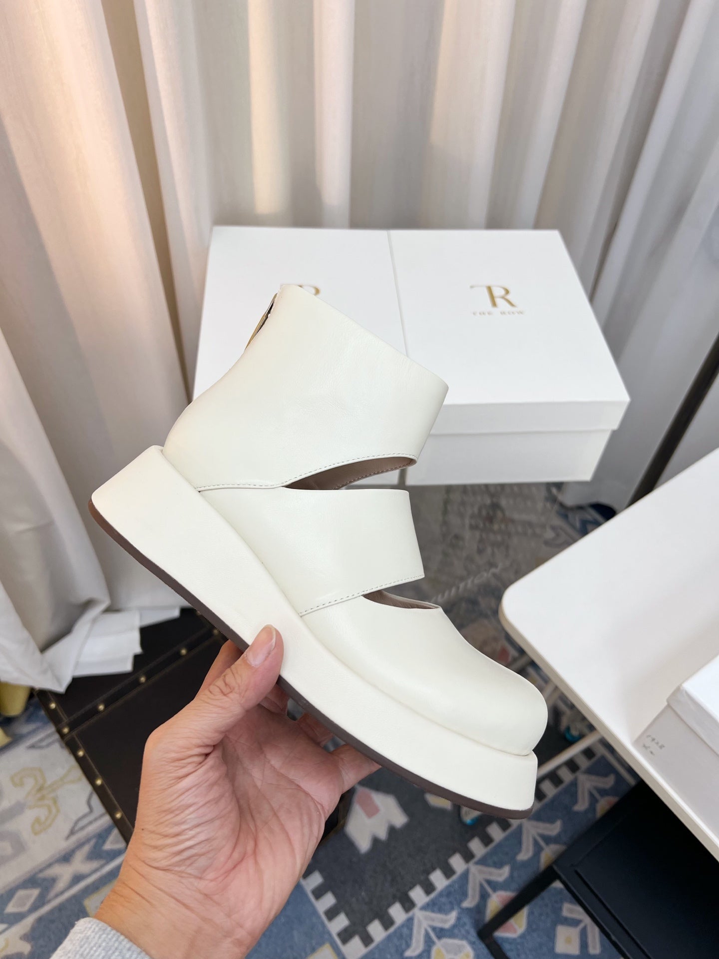 The Row 2025 Boot Off-white Sheepskin 576057