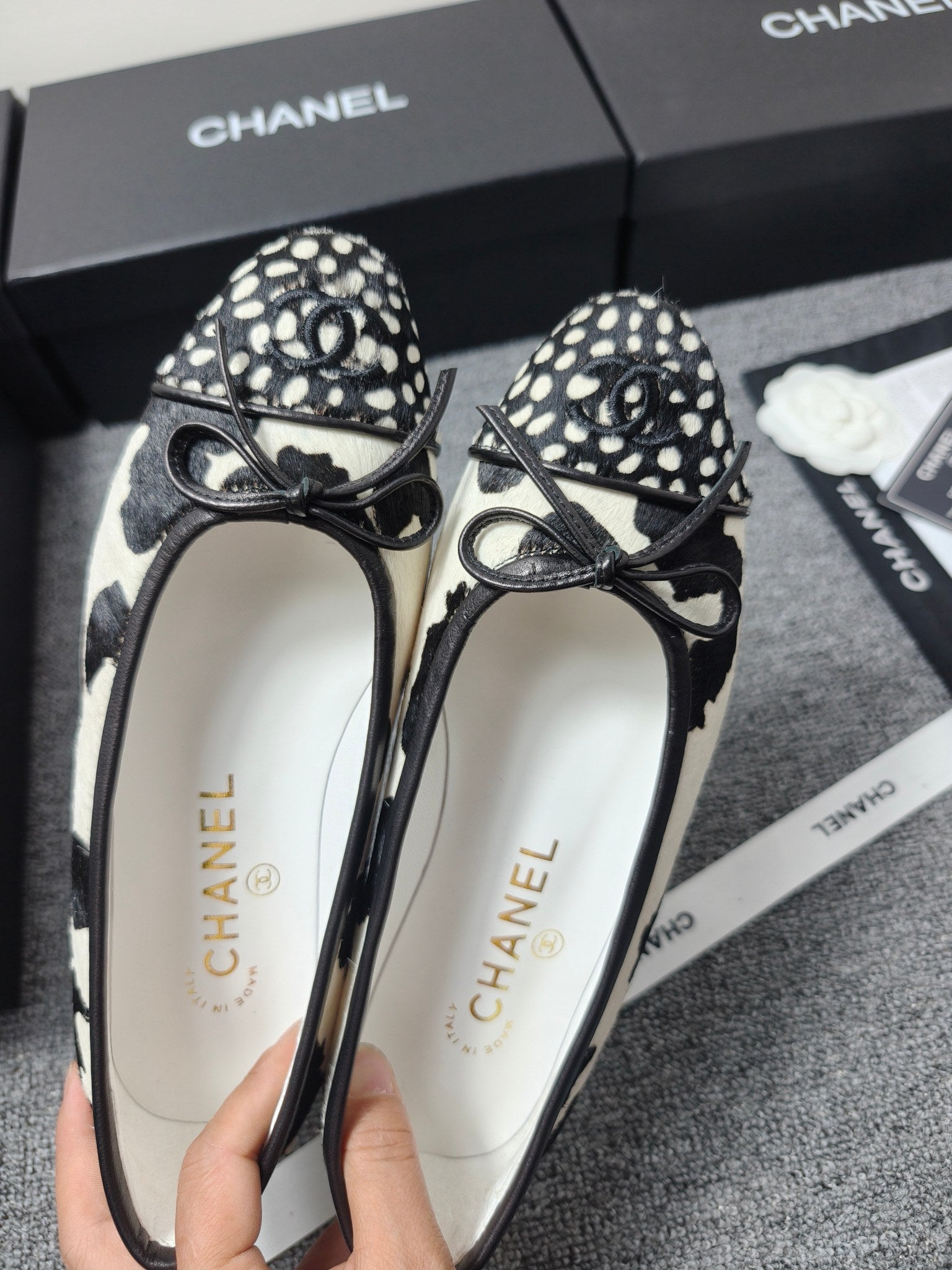 Chanel 2026 Ballet Flat Black White Horsehair Calfskin 696629