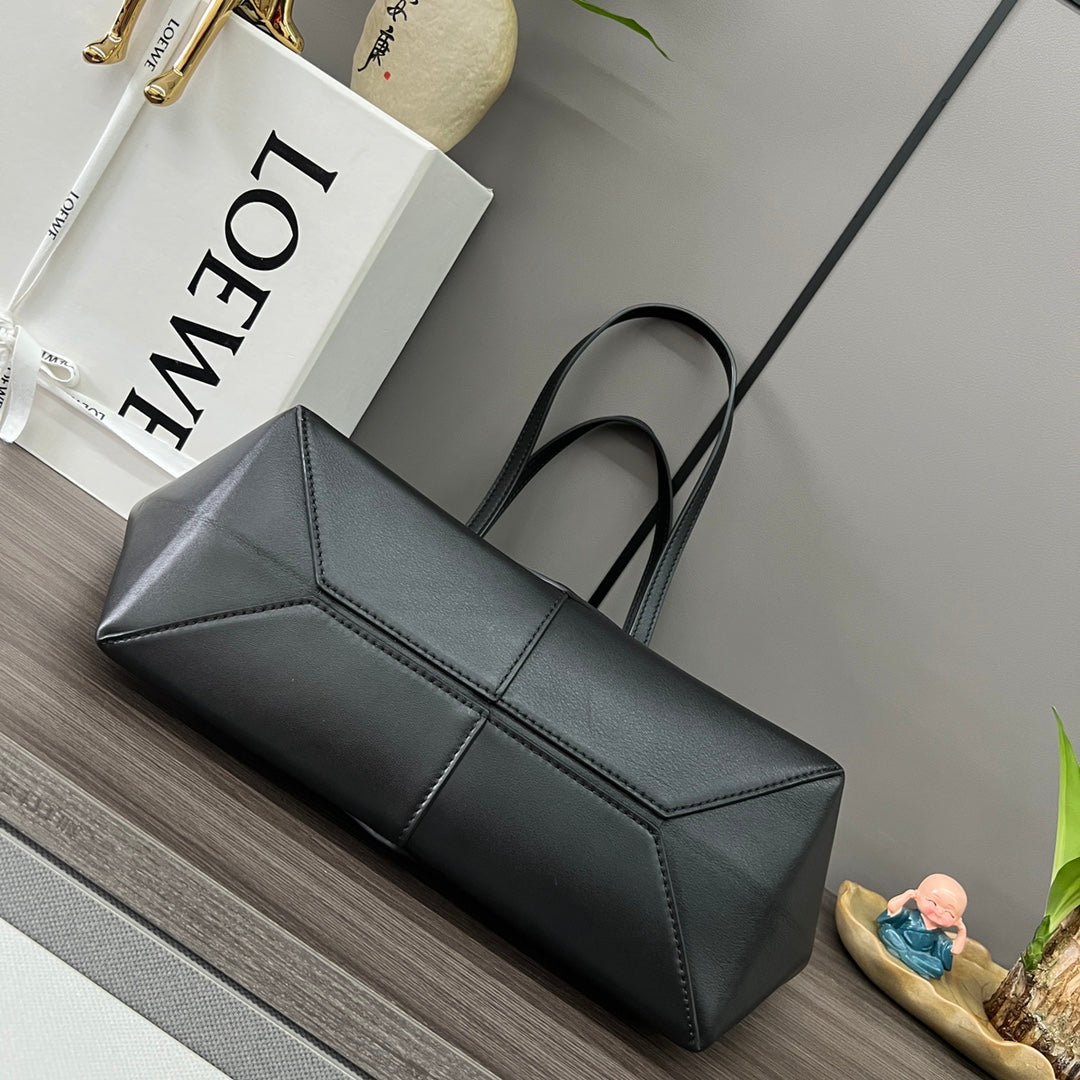 Loewe Cropped Handbag 39 Black Glossy Calfskin 280657