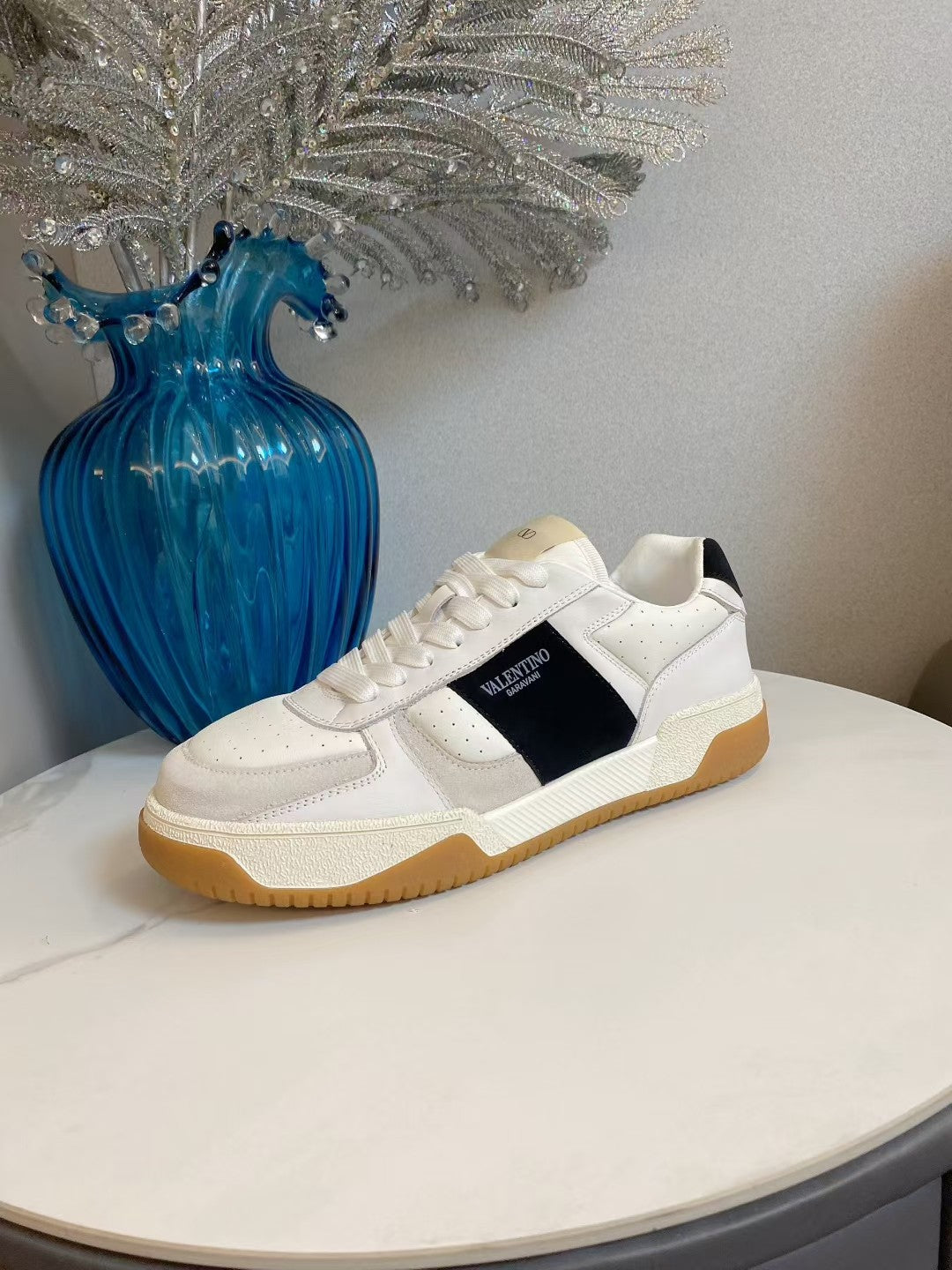 VT 25S  Casual Sneakers White Black Cowhide Suede 563098