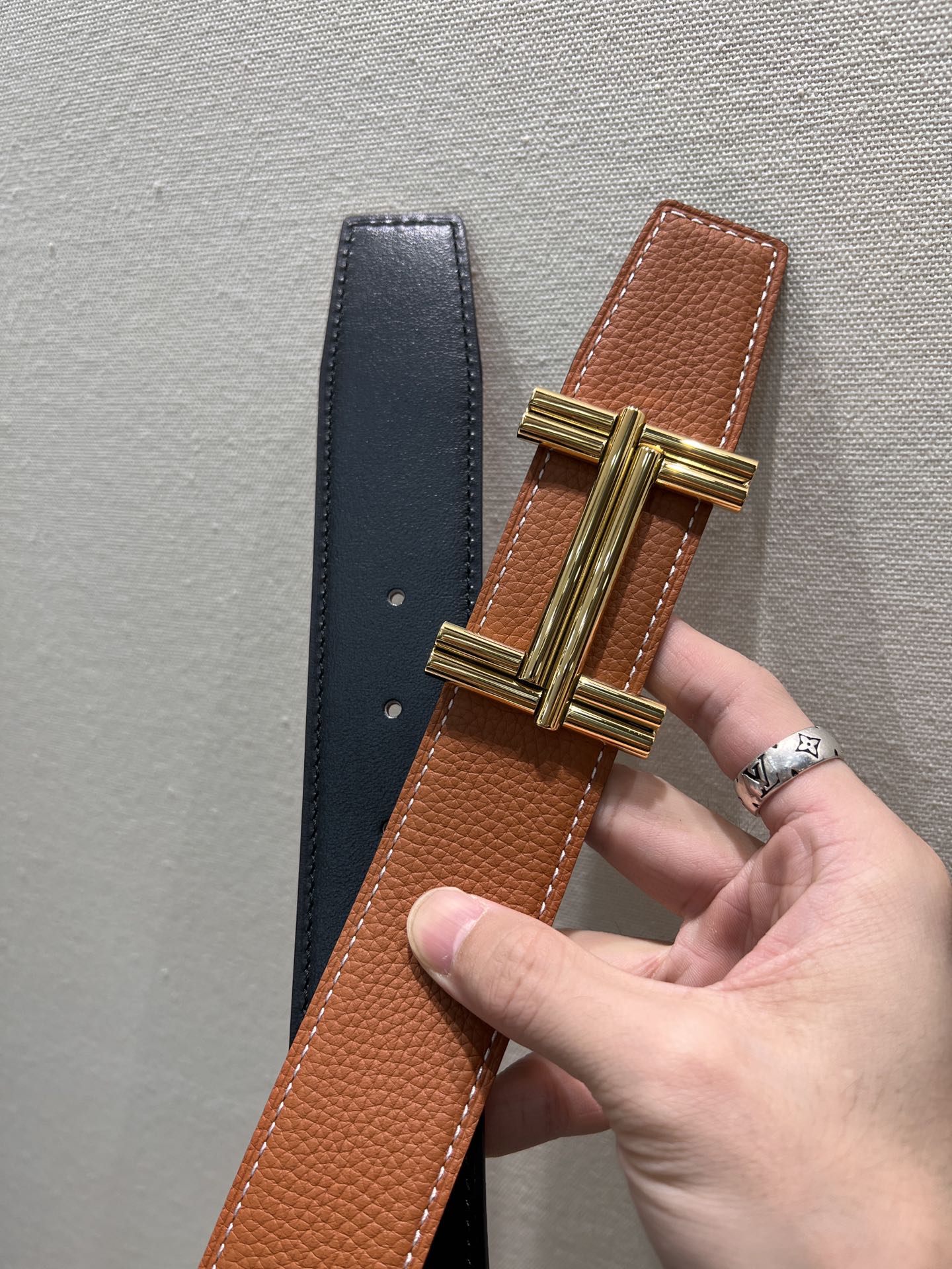 HM TRAVERSE BELT BUCKLE & REVERSIBLE BRONZE BROWN LEATHER STRAP 38 MM GOLD HARDWARE