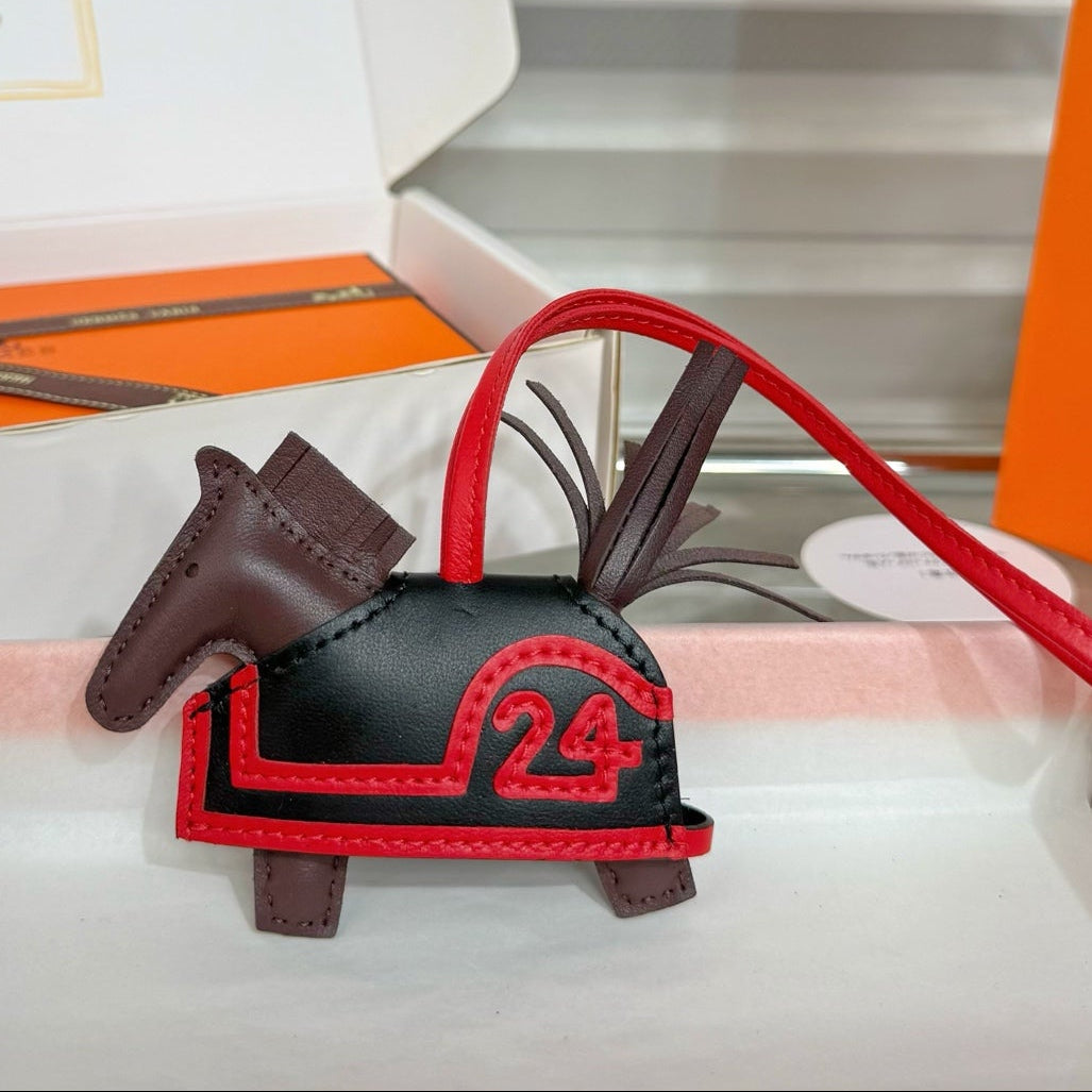 HM Rodeo Robeo 24 PM Charm Chocolate mix Red Lambskin