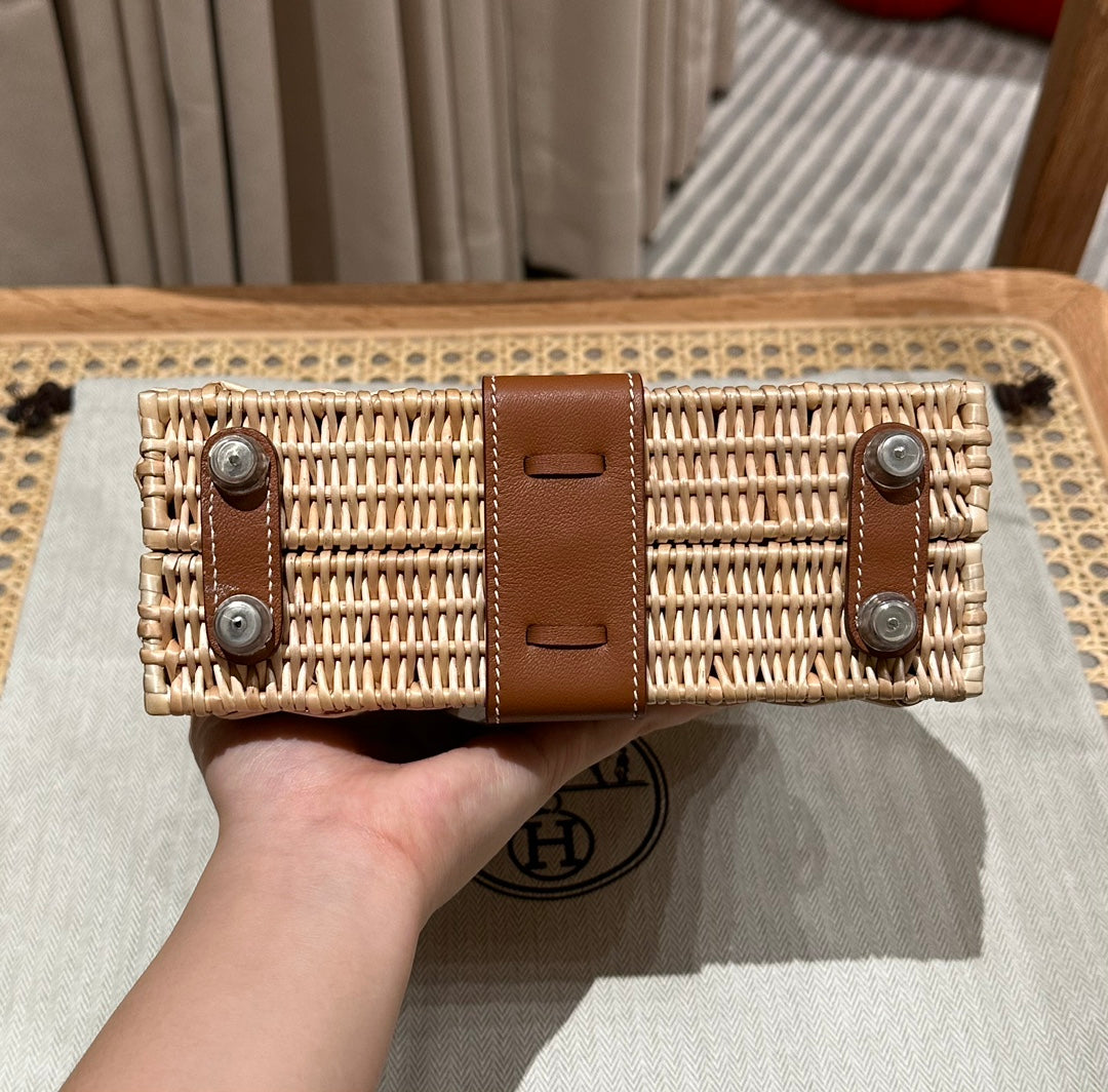 HM Kelly 20 Picnic Gold Bamboo And Rattan