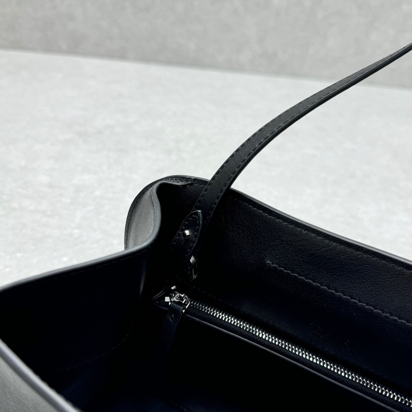 The Row 2025 Peggy Clutch 28cm Black Leather