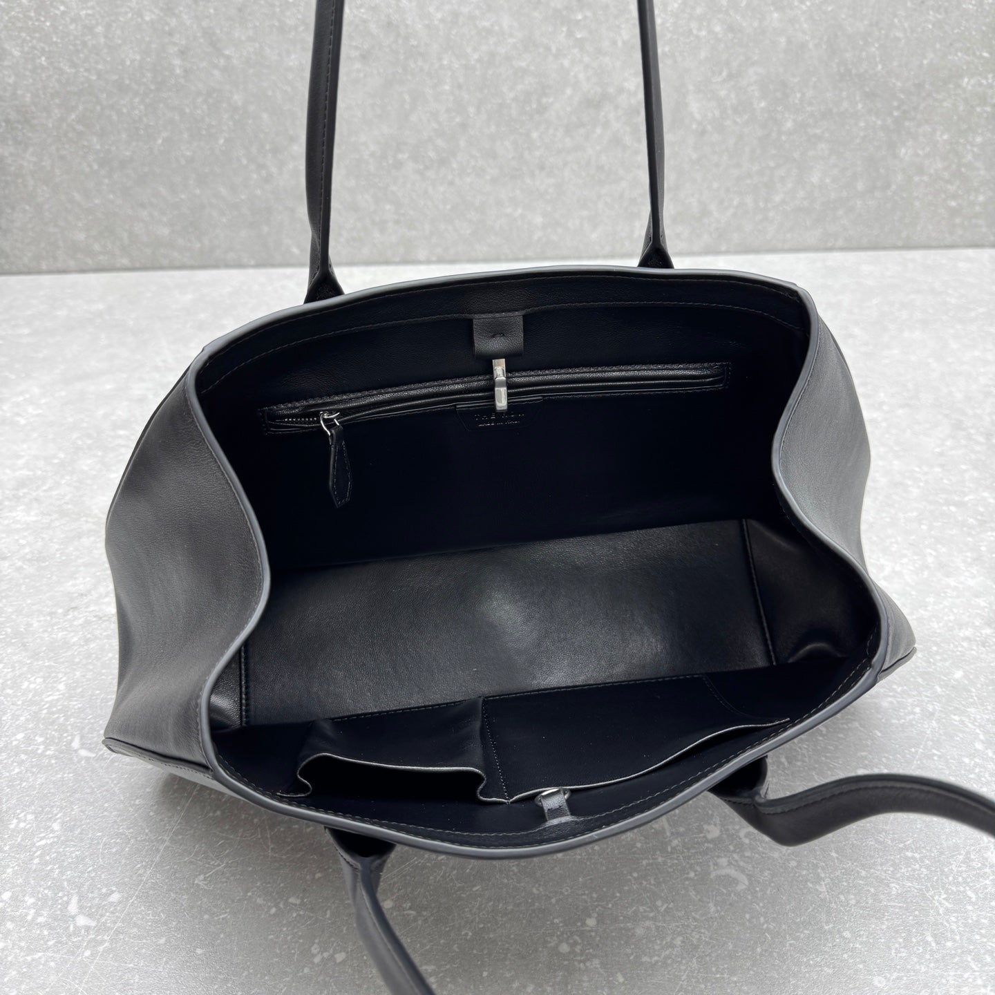 The Row 2025 Alger Bag 39cm Black Cowhide