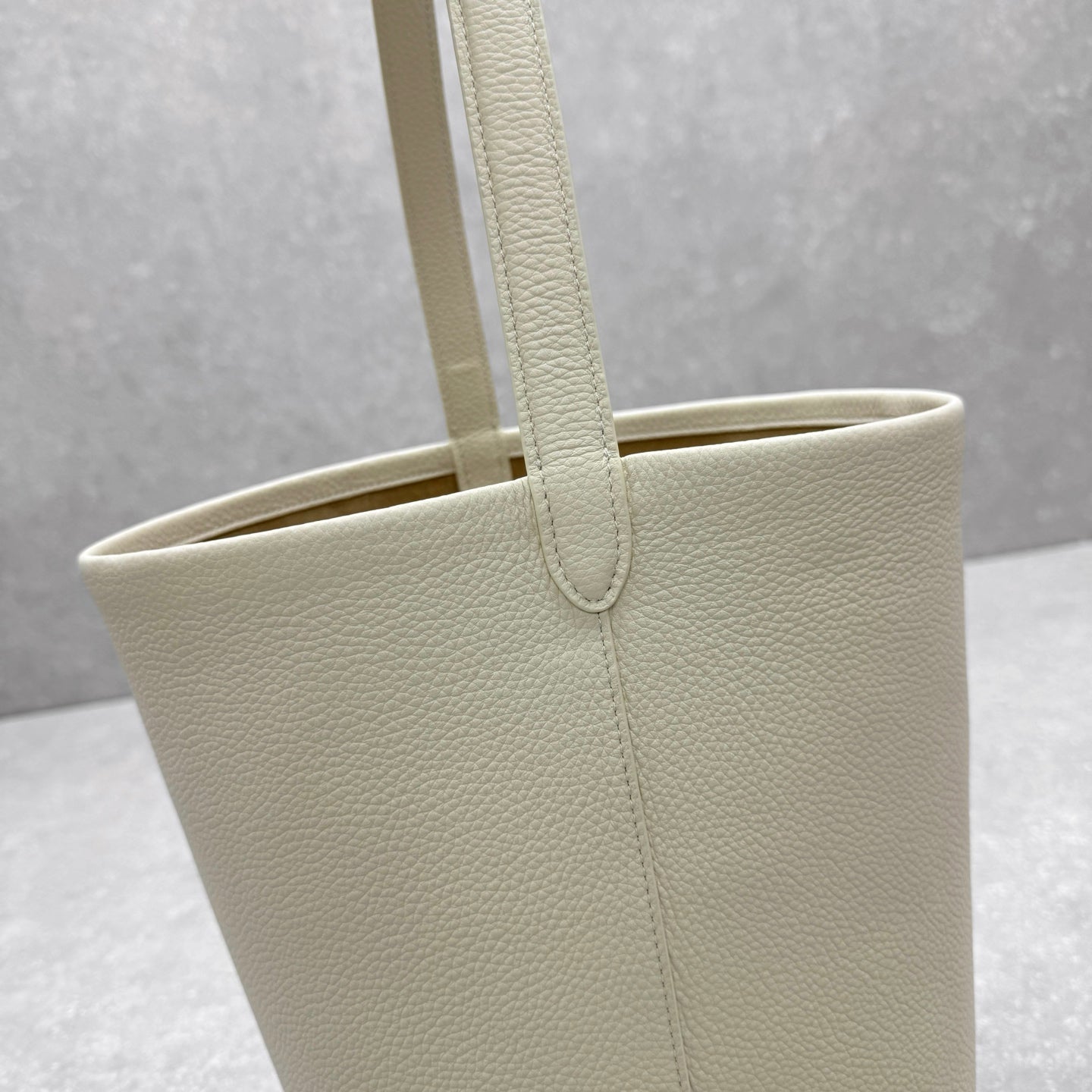 The Row 2025 N/S Park Tote Bag 34cm White Calfskin