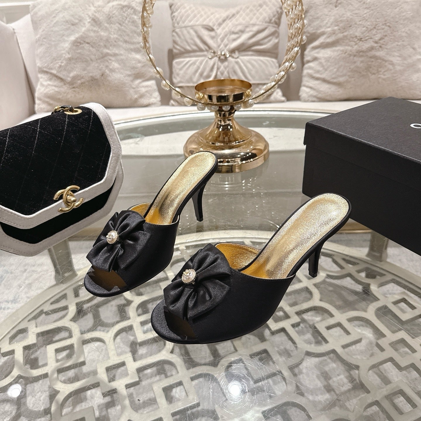 CC 26s Camellia High-Heeled Slippers Black Gold Sheepskin 627025