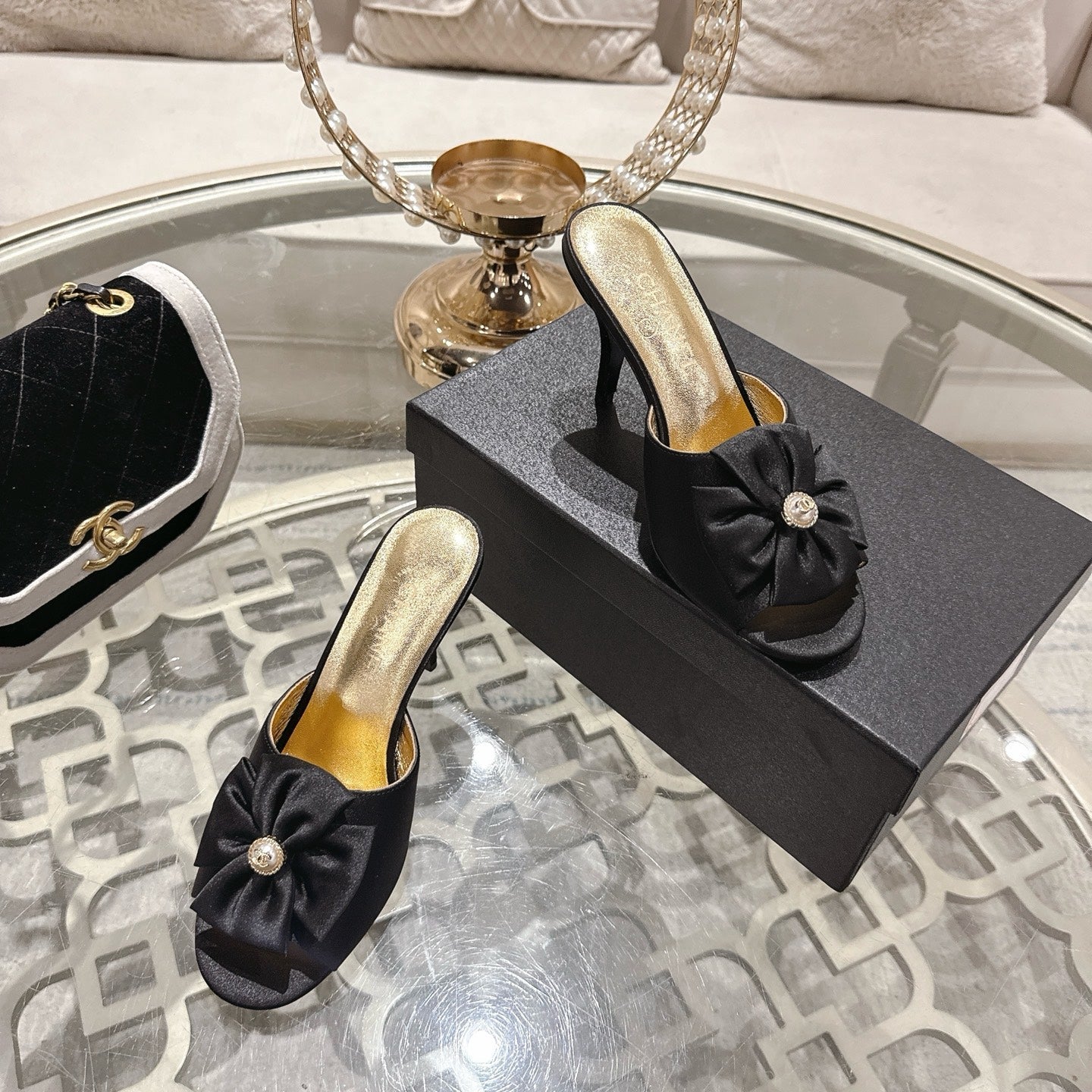 CC 26s Camellia High-Heeled Slippers Black Gold Sheepskin 627025