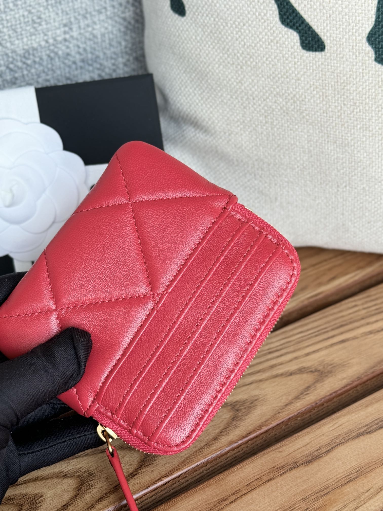 cc 19 zipped coin purse 11cm black lambskin gold hardware